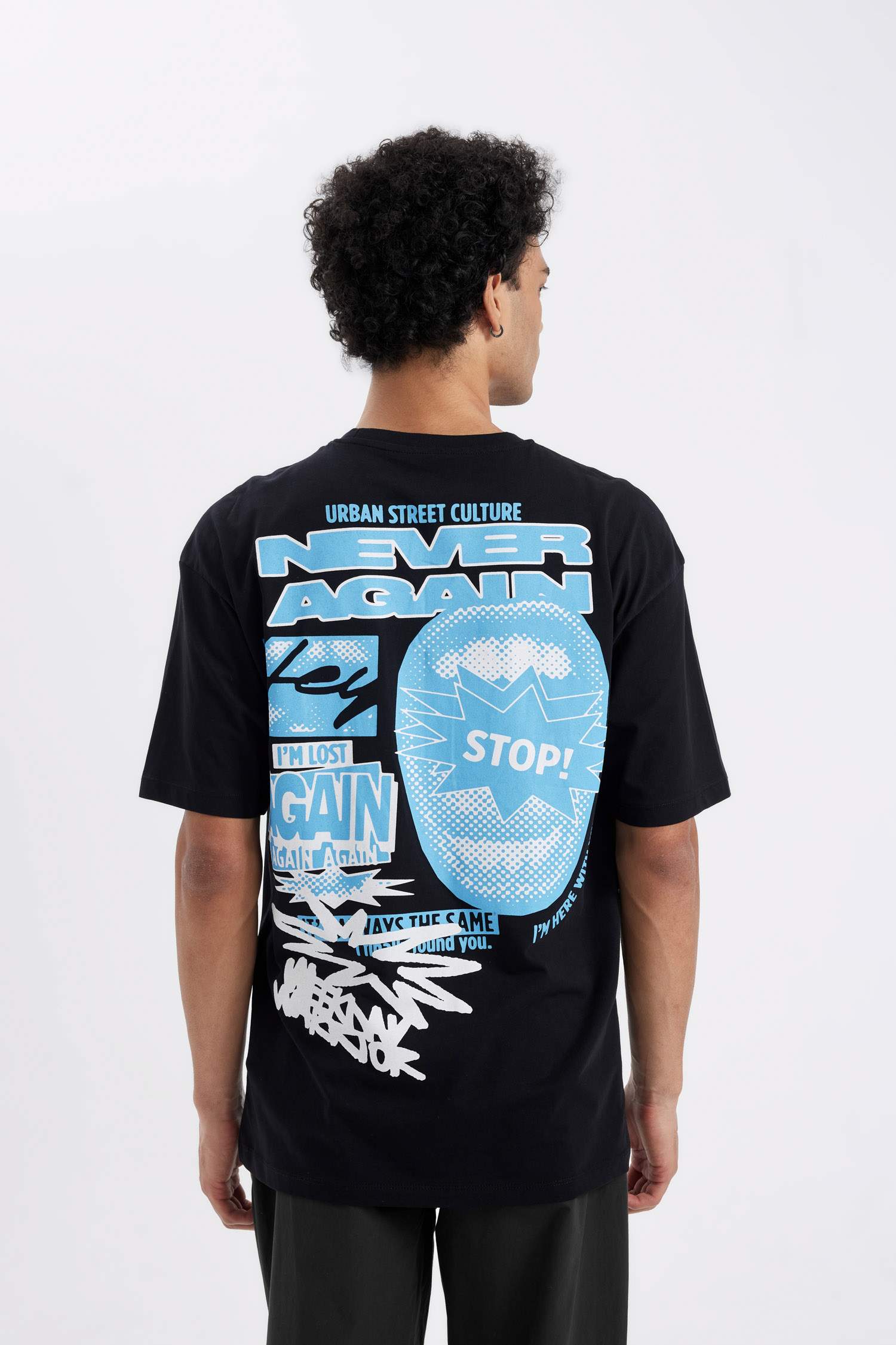 %100 Pamuk Comfort Regular Fit Rahat Kesim Bisiklet Yaka Sırt Baskılı Kısa Kollu Tişört