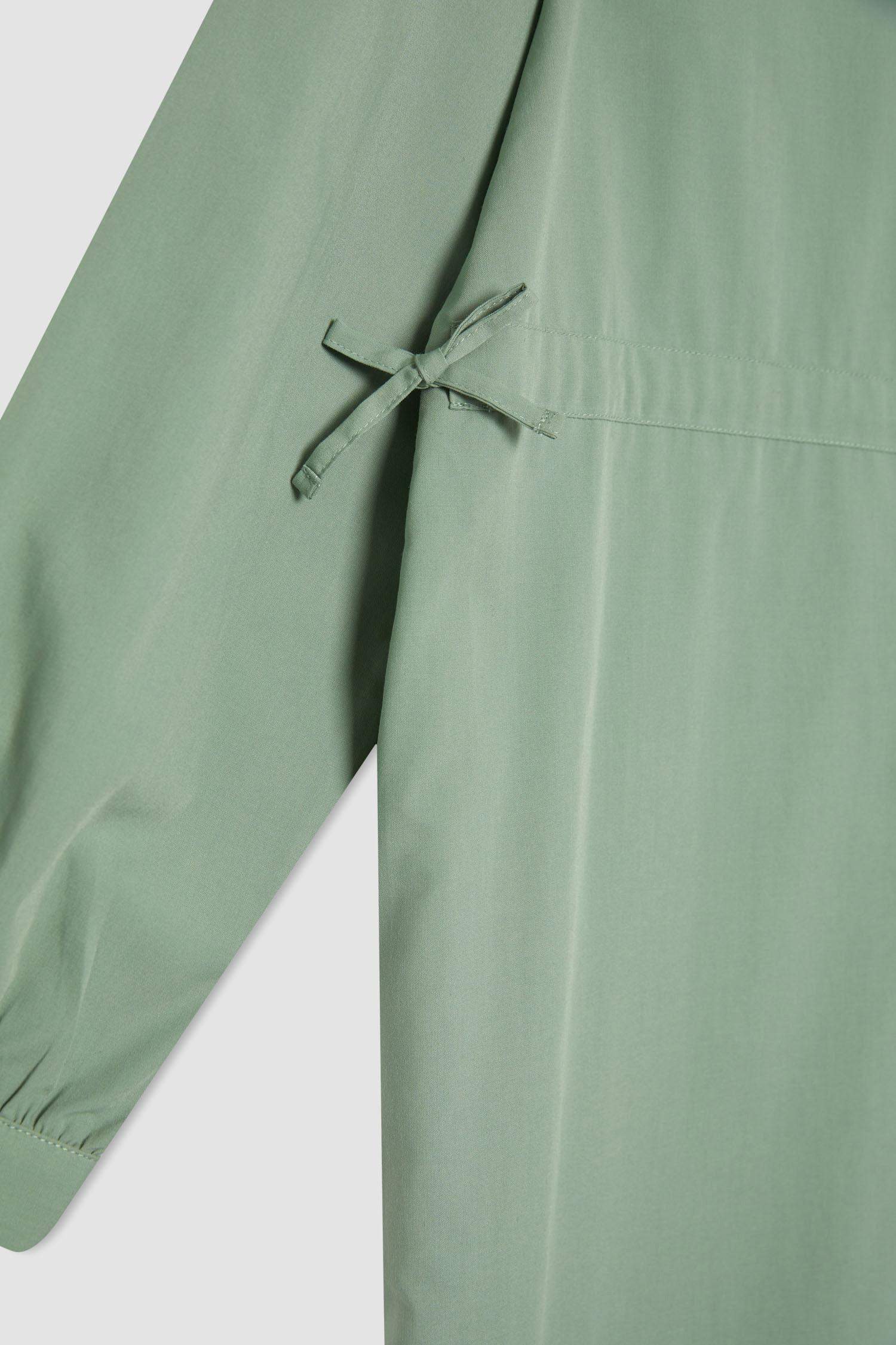 Платье с воротником с длинным рукавом