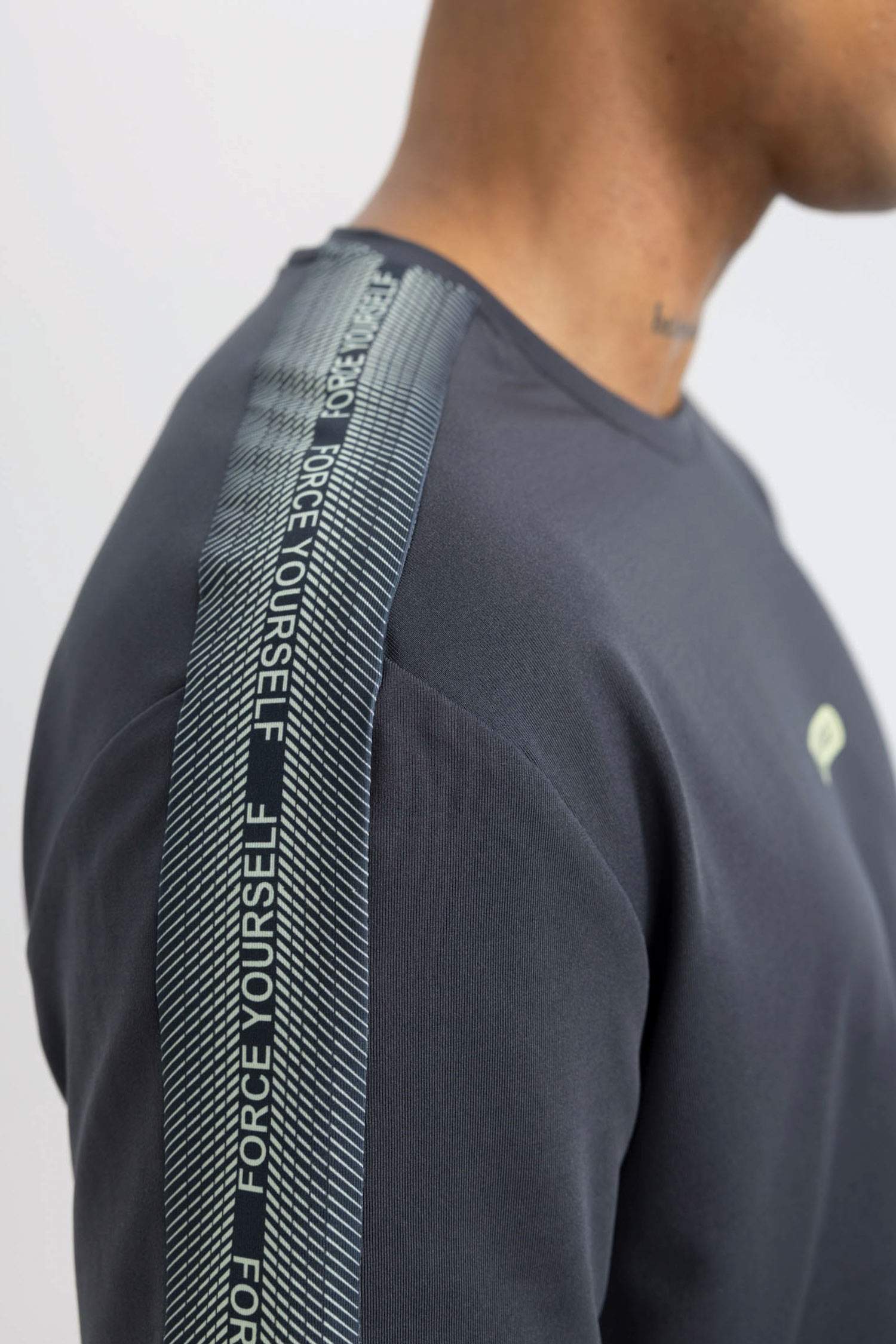 تيشيرت نص كم قصة عادية من DeFactoFit