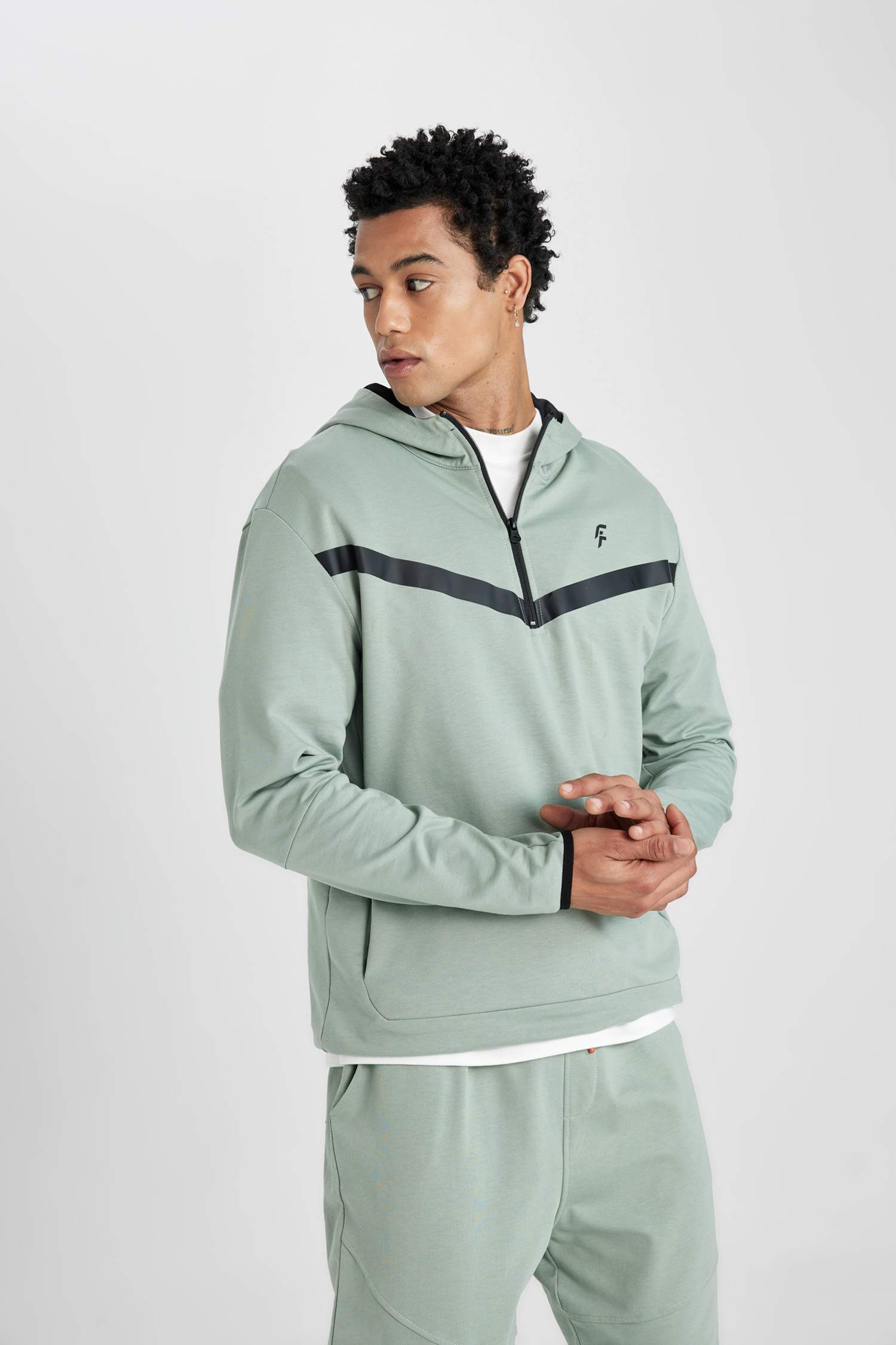 سويت شيرت قصة عادية بغطاء للرأس من DeFactoFit