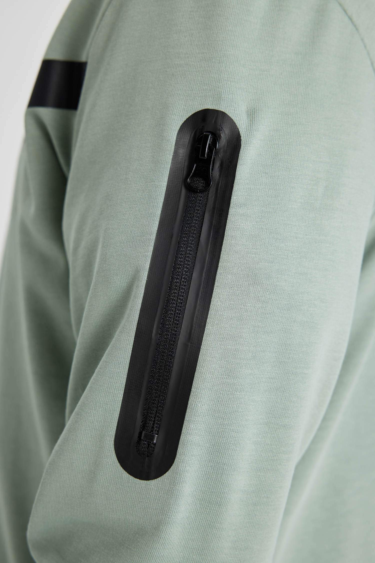 سويت شيرت قصة عادية بغطاء للرأس من DeFactoFit