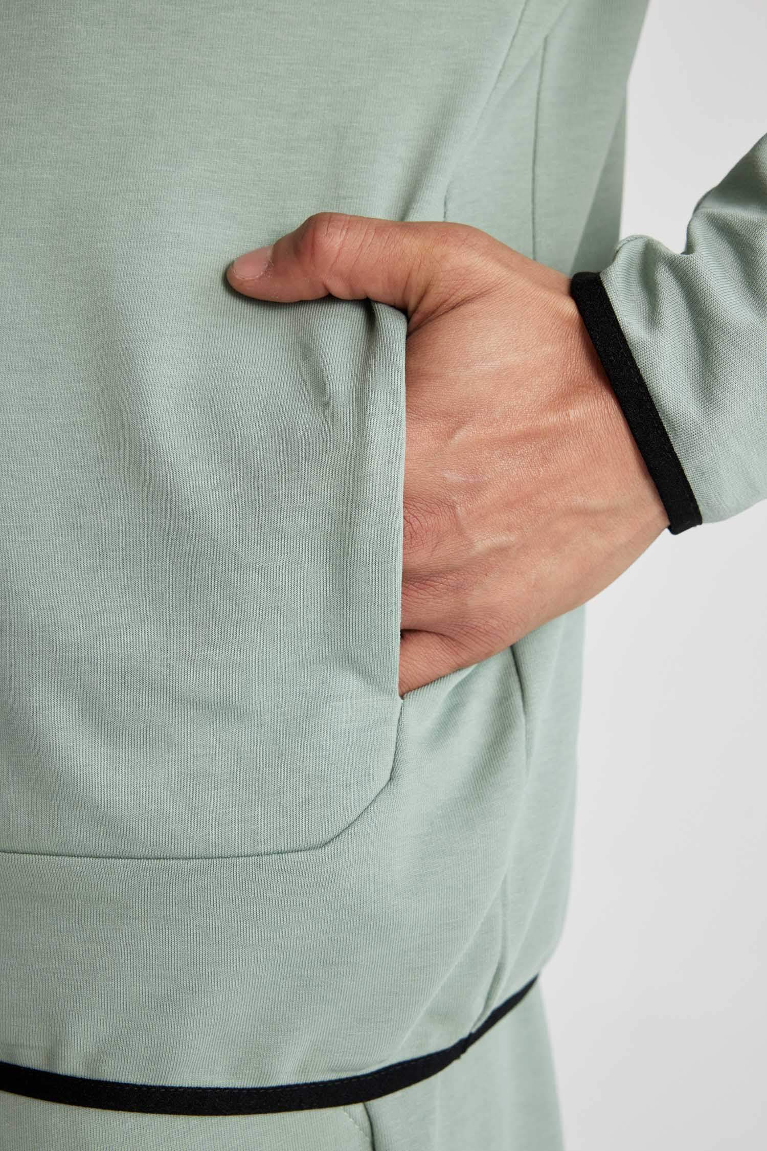 سويت شيرت قصة عادية بغطاء للرأس من DeFactoFit