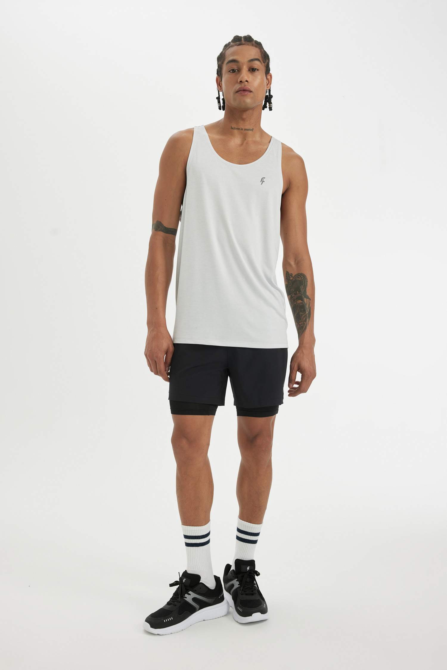 شورت محكم سليم فيت بجيب من DeFactoFit