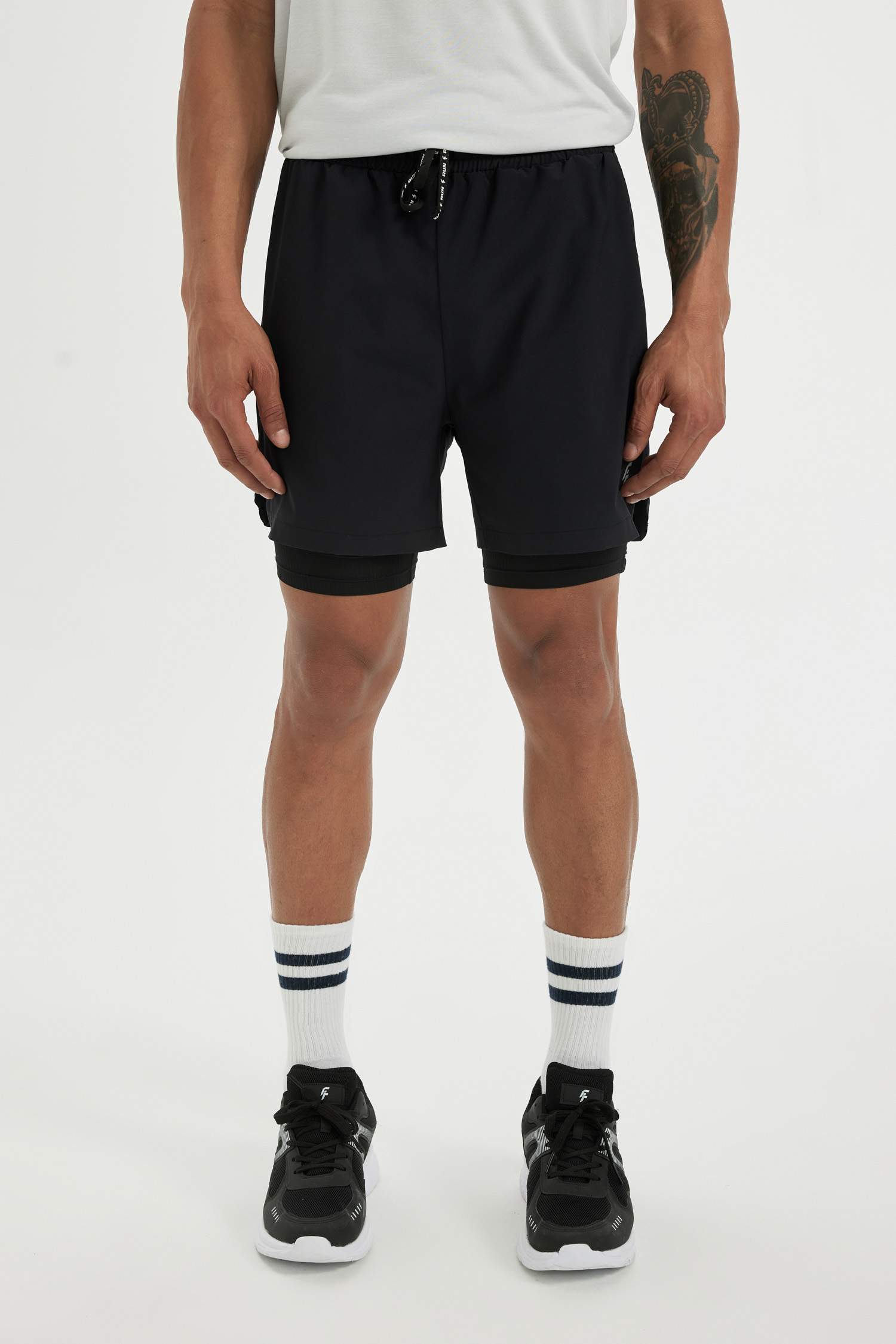 شورت محكم سليم فيت بجيب من DeFactoFit