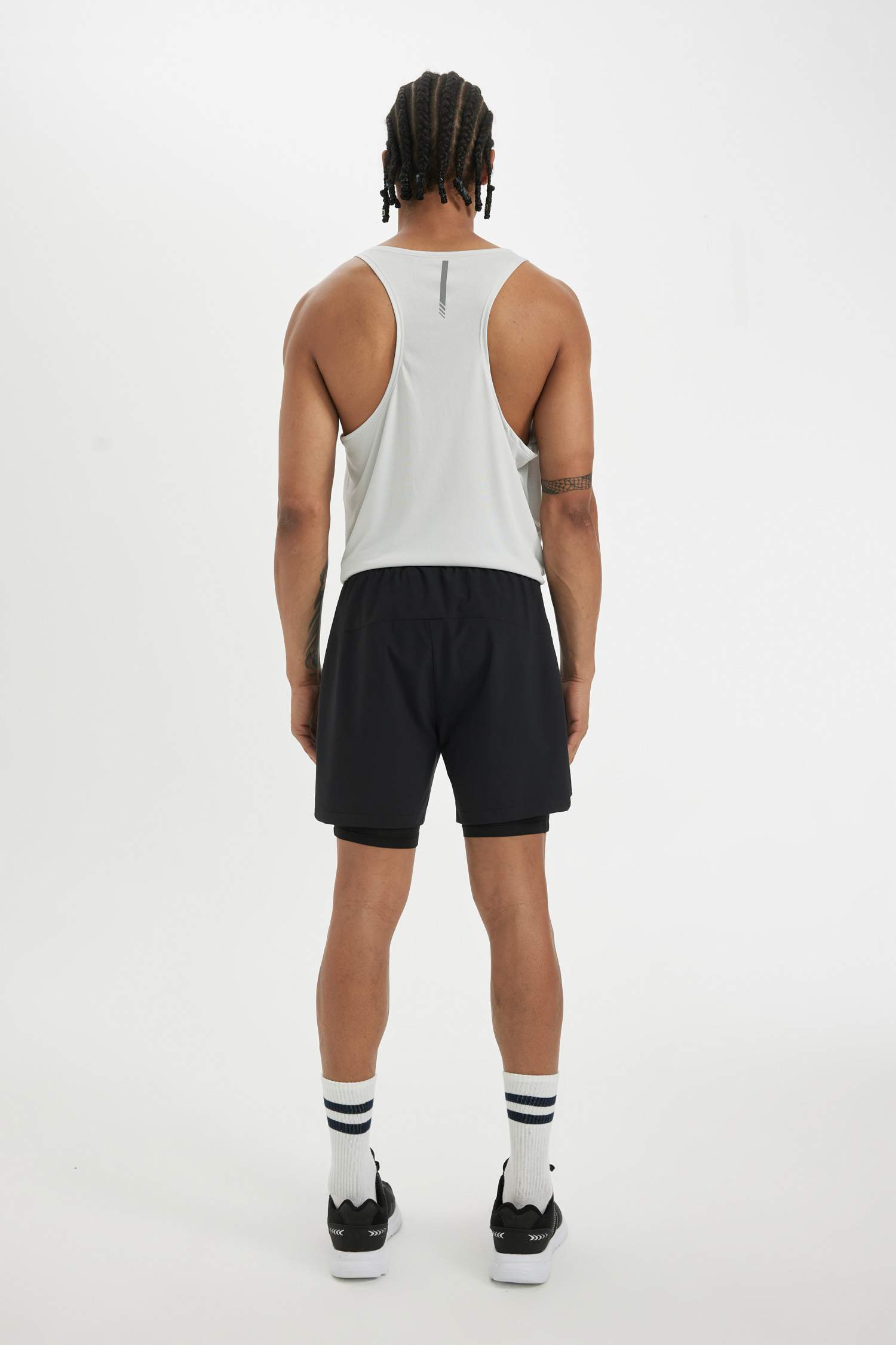 شورت محكم سليم فيت بجيب من DeFactoFit