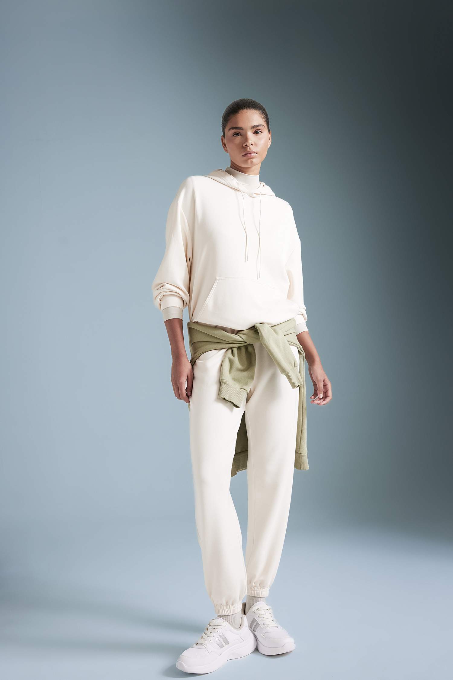 DeFactoFit Oversize Geniş Kalıp Modal Kapüşonlu Kanguru Cepli Sporcu Sweatshirt