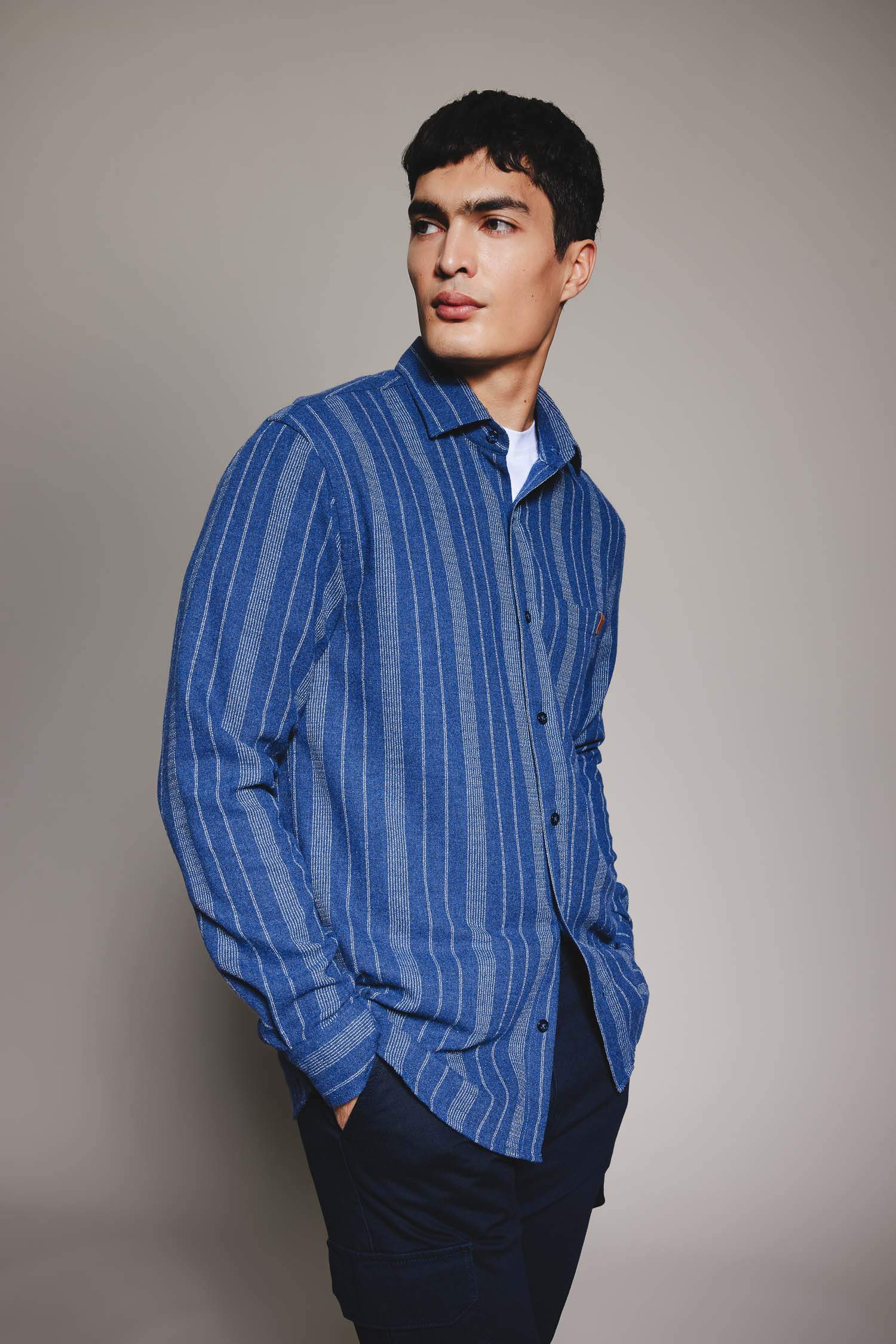 Regular Fit Cep Detaylı Çizgili Krep Uzun Kollu Gömlek