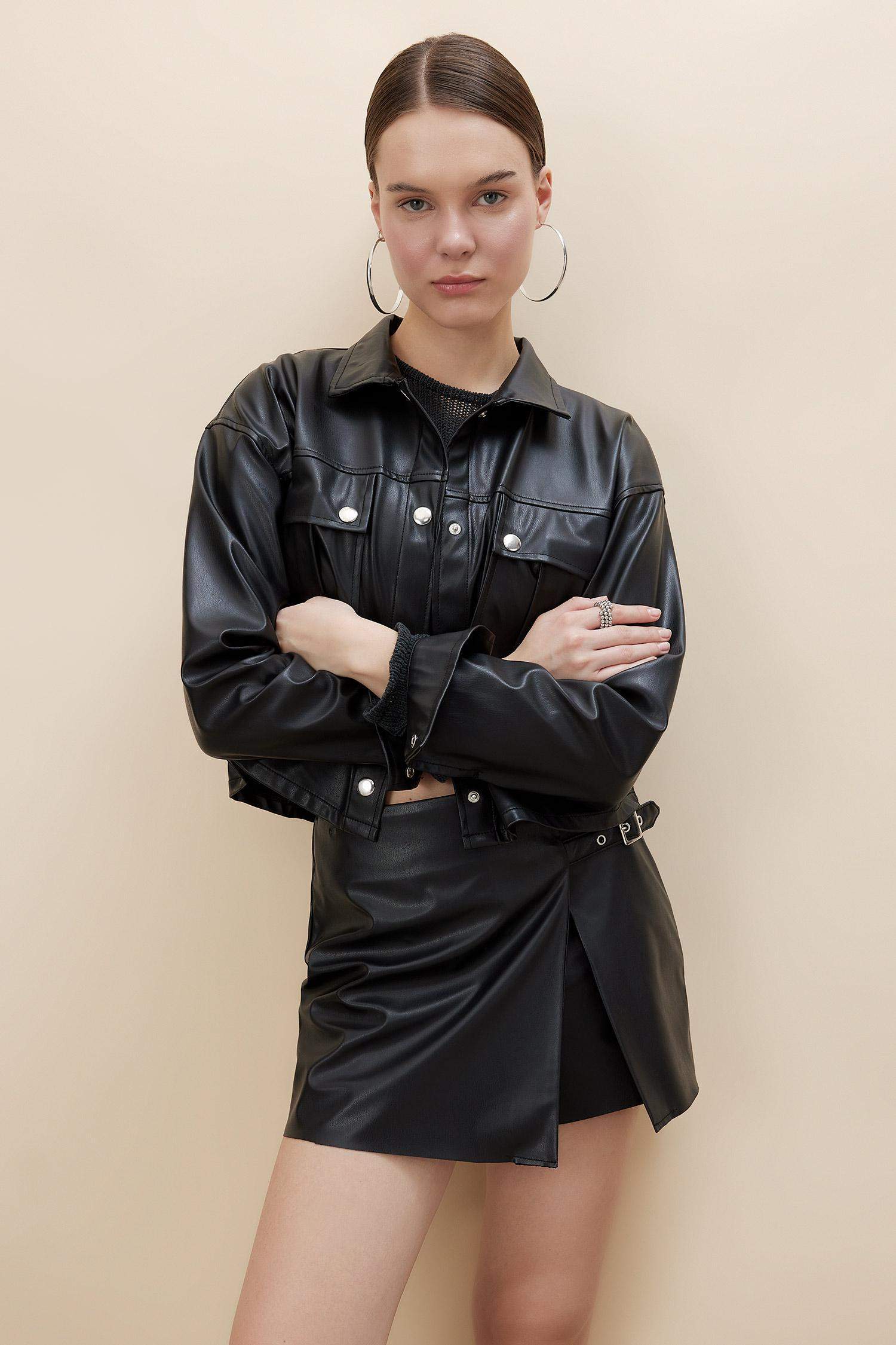 شورت قصة عادية بخصر عادي