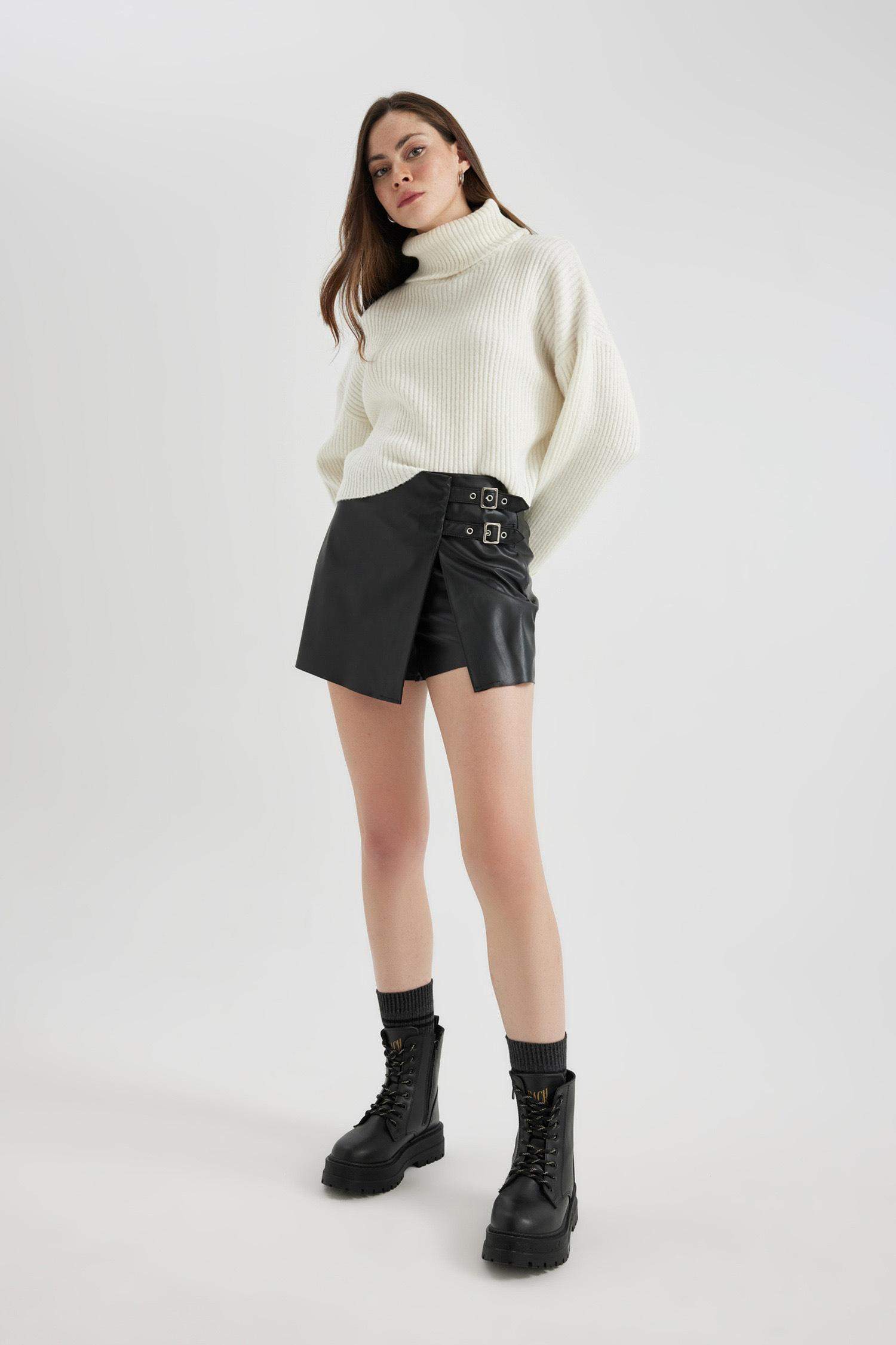 شورت قصة عادية بخصر عادي