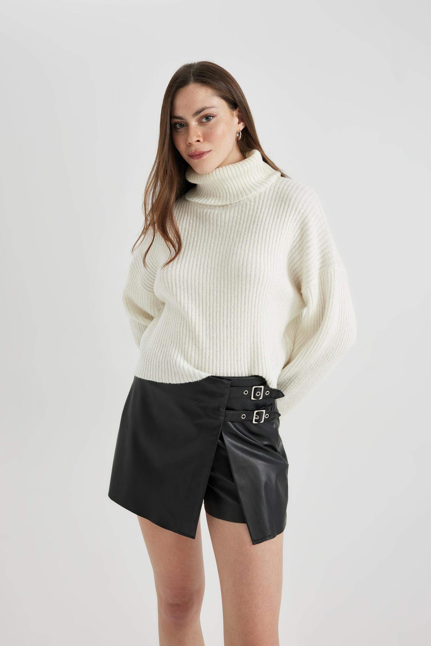 شورت قصة عادية بخصر عادي