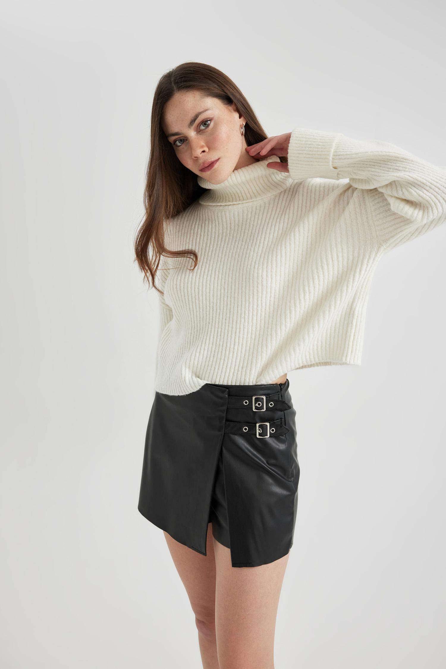 Regular Fit Faux Leather Normal Waist Short