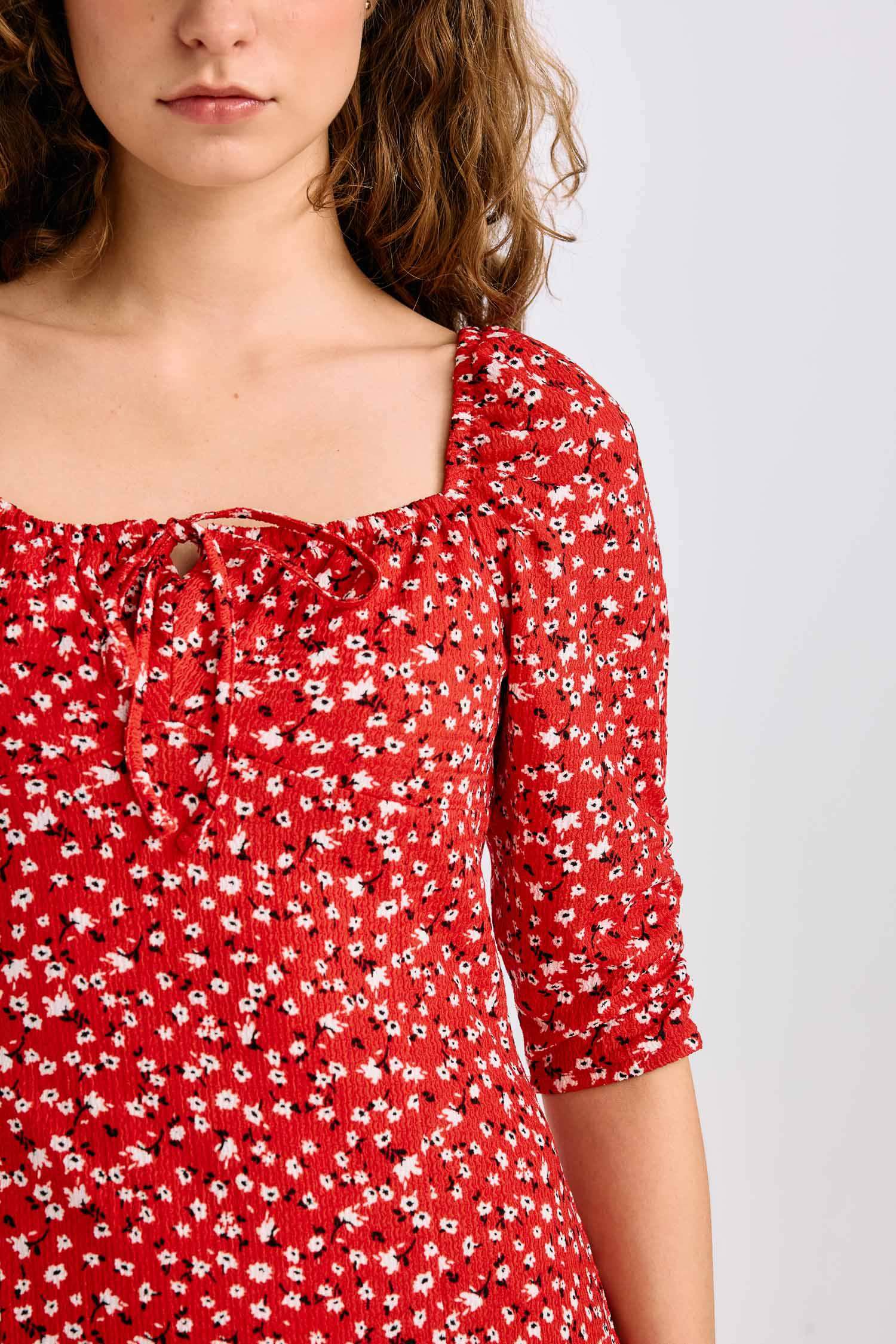 Платье миди с квадратным вырезом, цветочным узором и рукавами 3/4