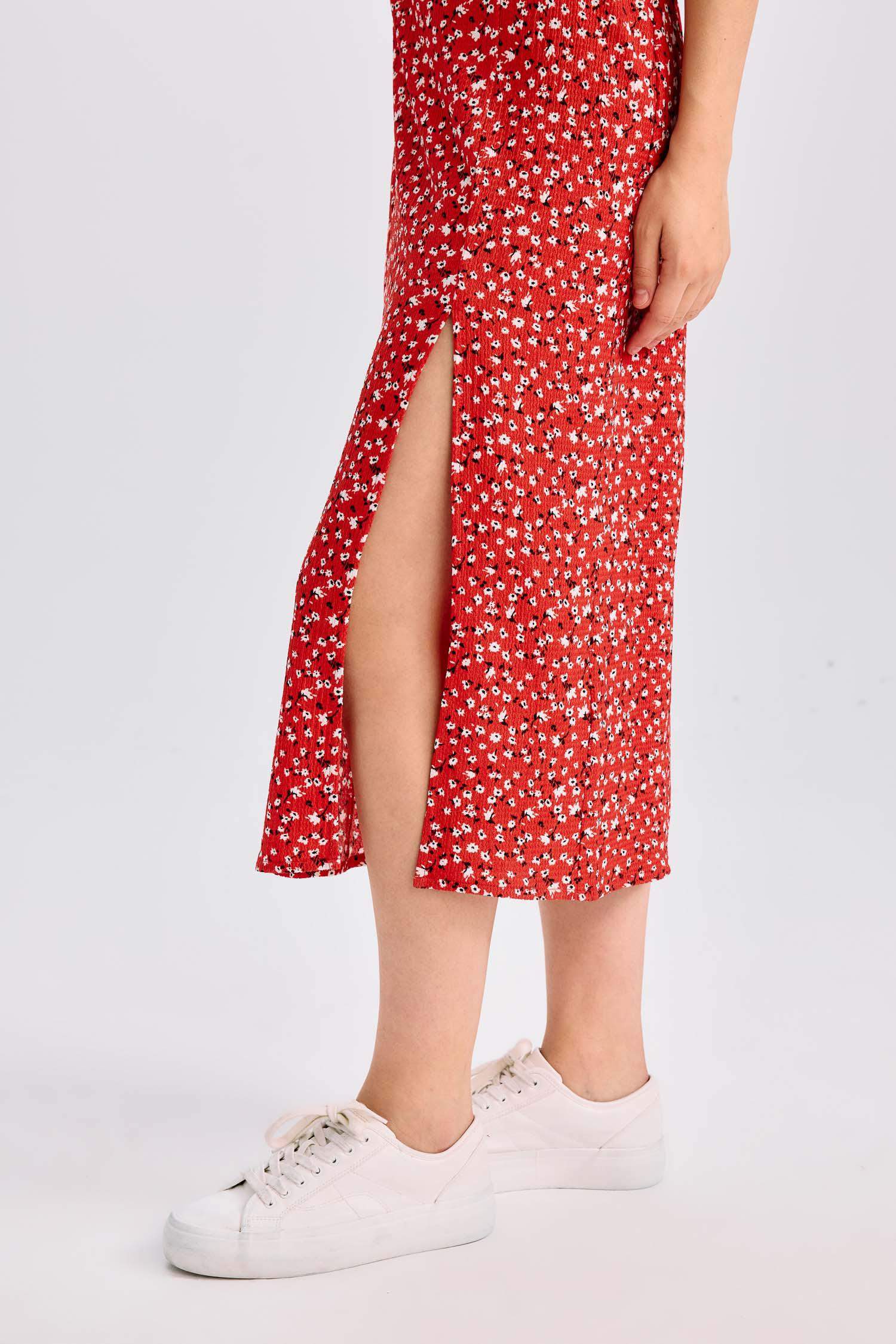 Платье миди с квадратным вырезом, цветочным узором и рукавами 3/4