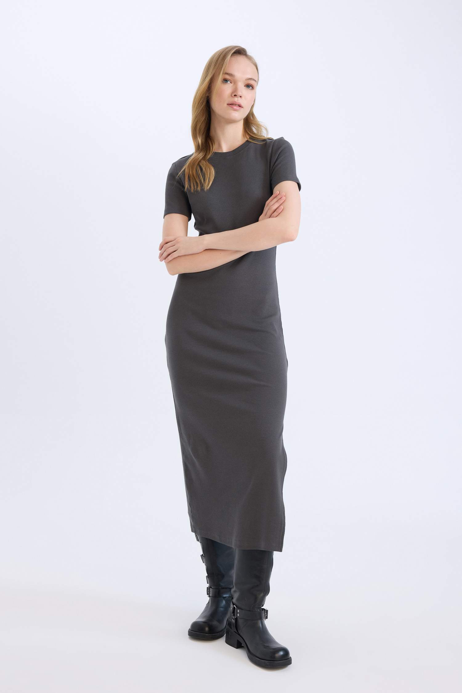 فستان طويل مضلع نص ردن بوديكون بياخة مستديرة