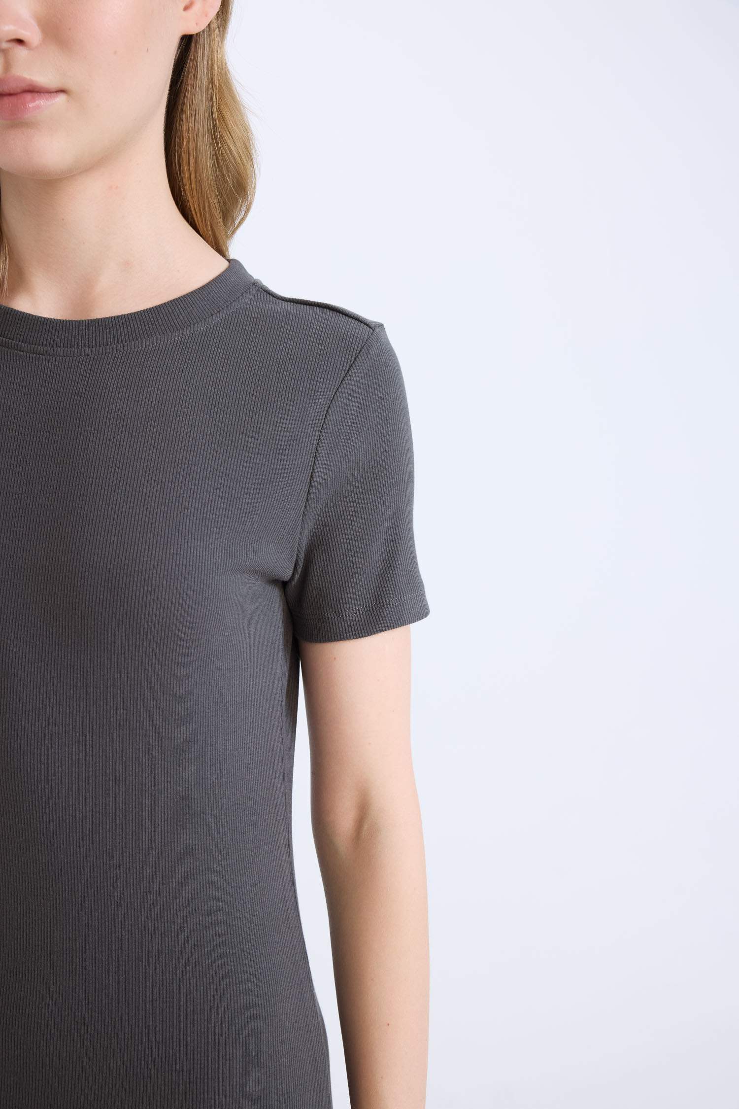 فستان طويل مضلع نص ردن بوديكون بياخة مستديرة