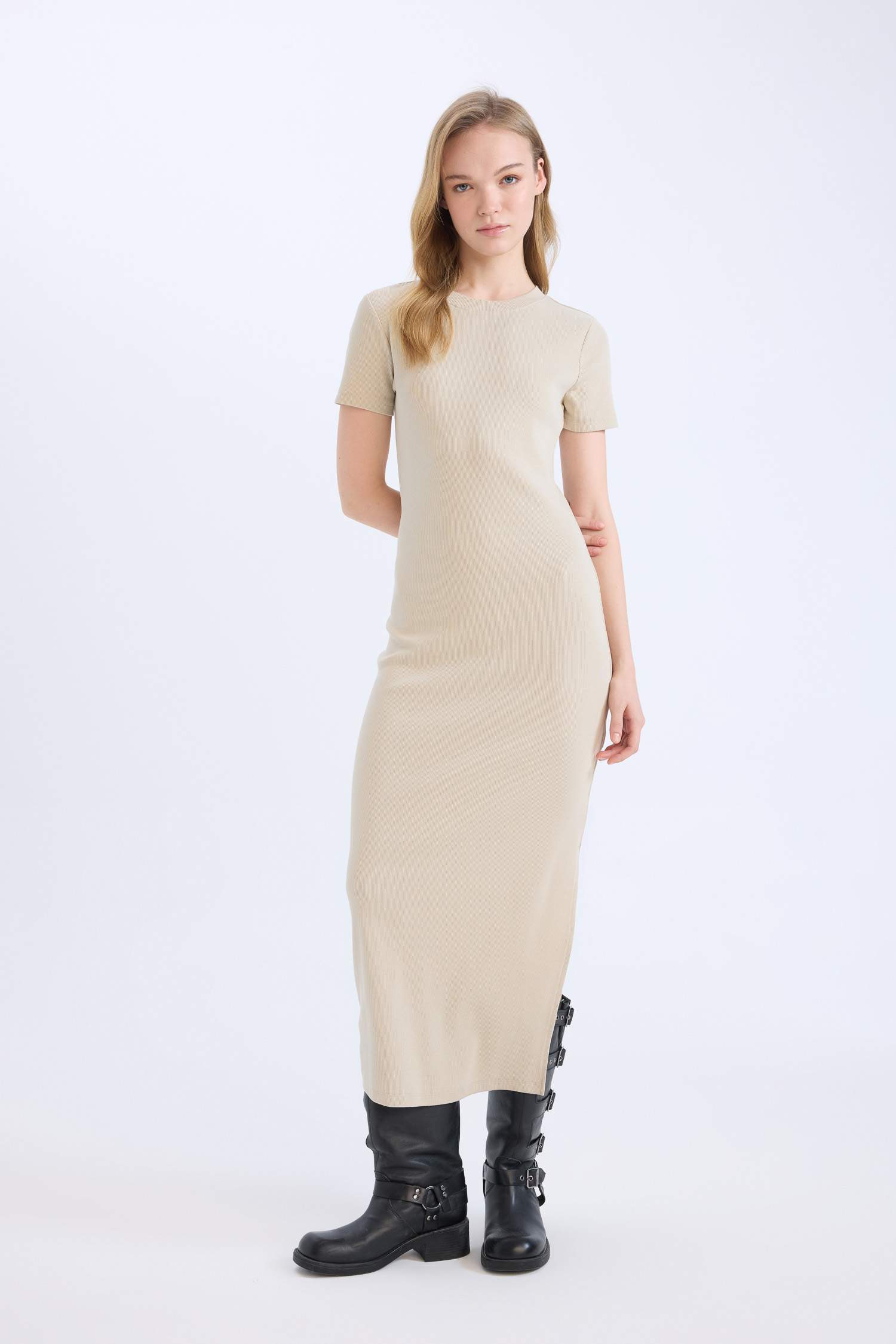 فستان طويل مضلع نص ردن بوديكون بياخة مستديرة