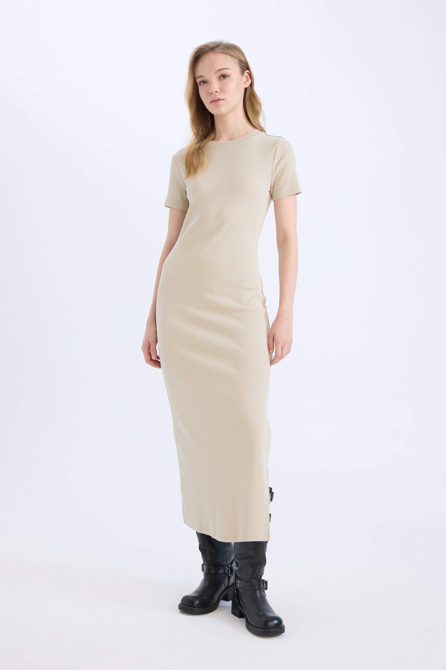 فستان طويل مضلع نص ردن بوديكون بياخة مستديرة