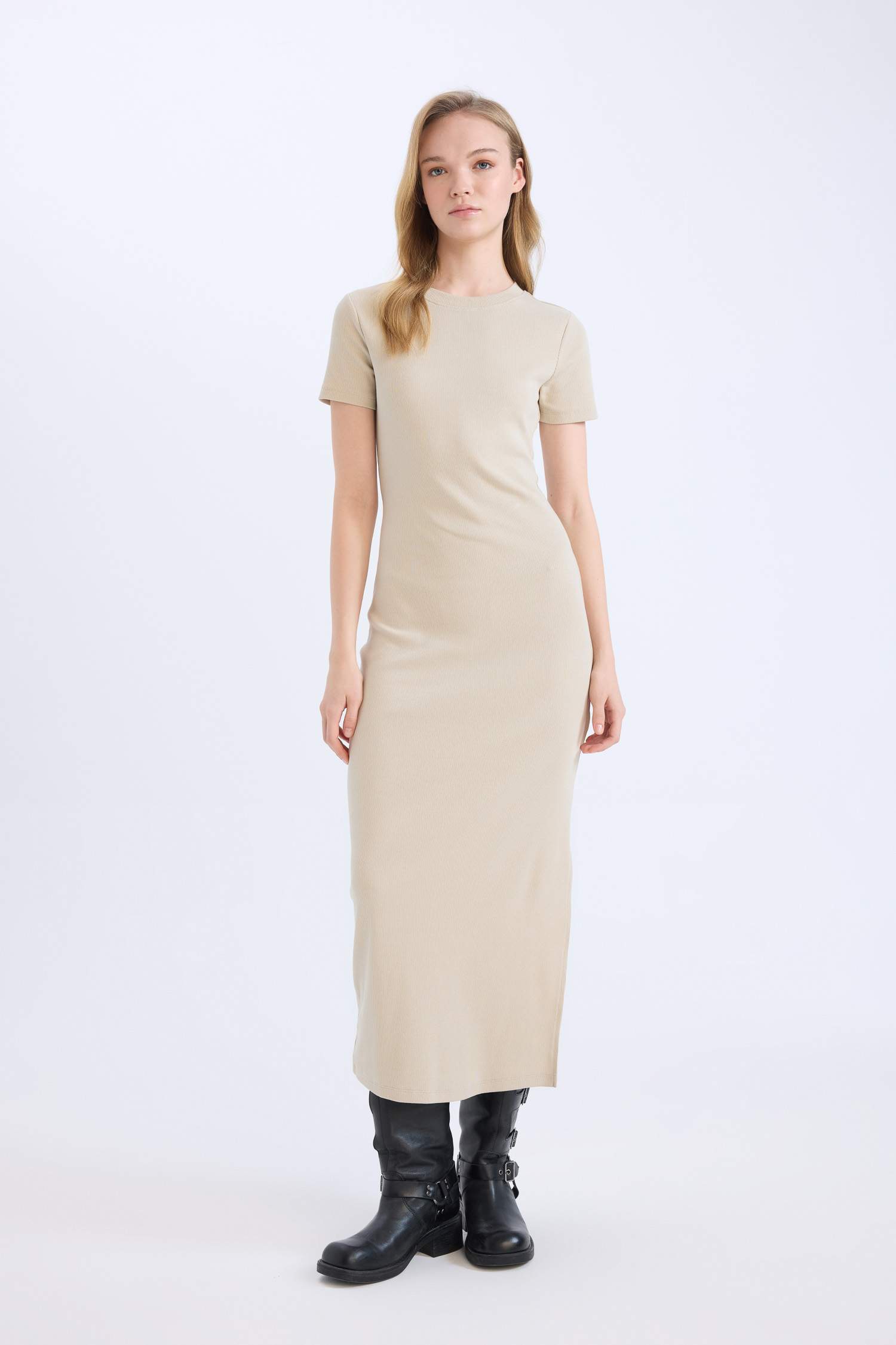 فستان طويل مضلع نص ردن بوديكون بياخة مستديرة