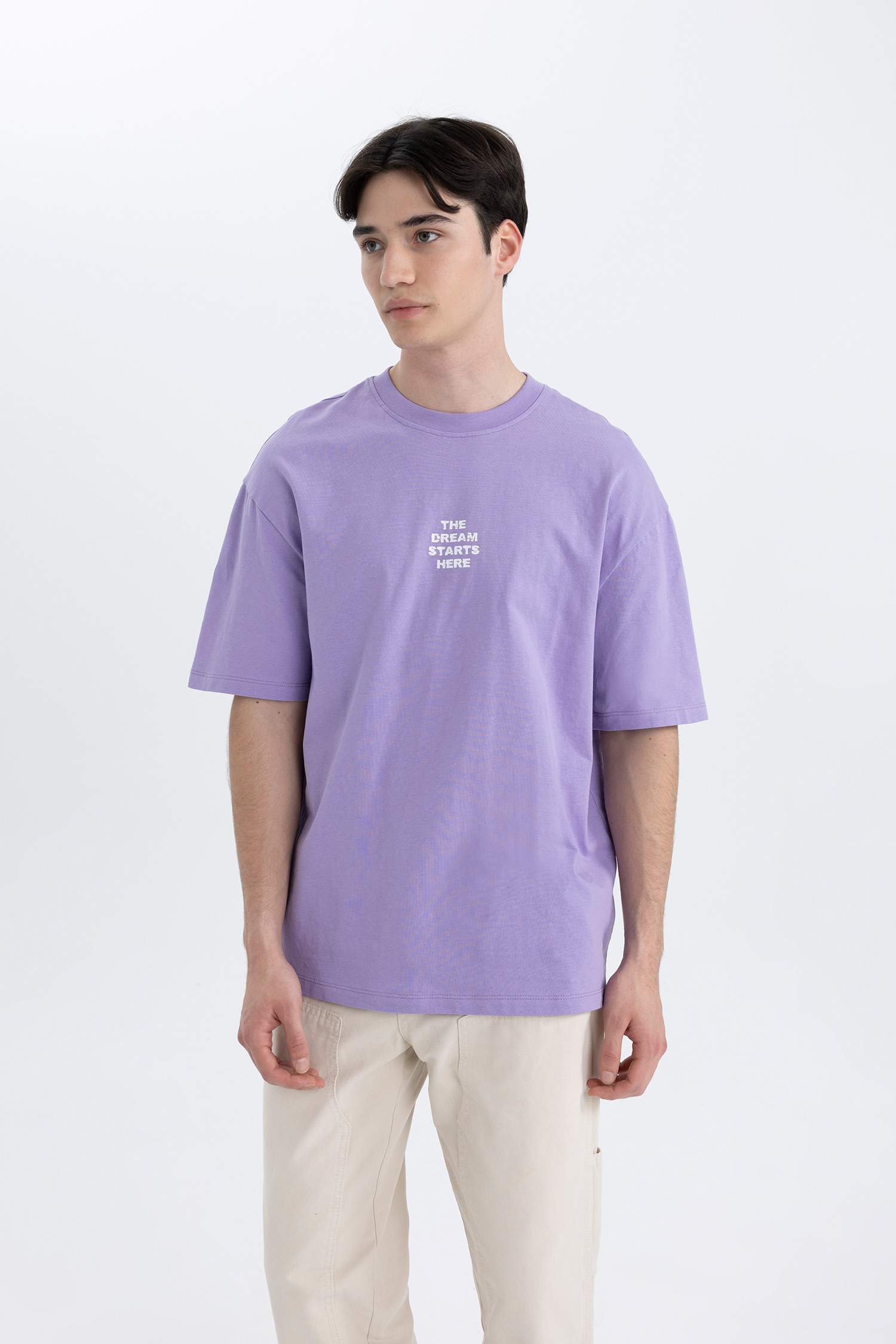 تي شيرت مطبوع قصة مريحة بياقة مستديرة