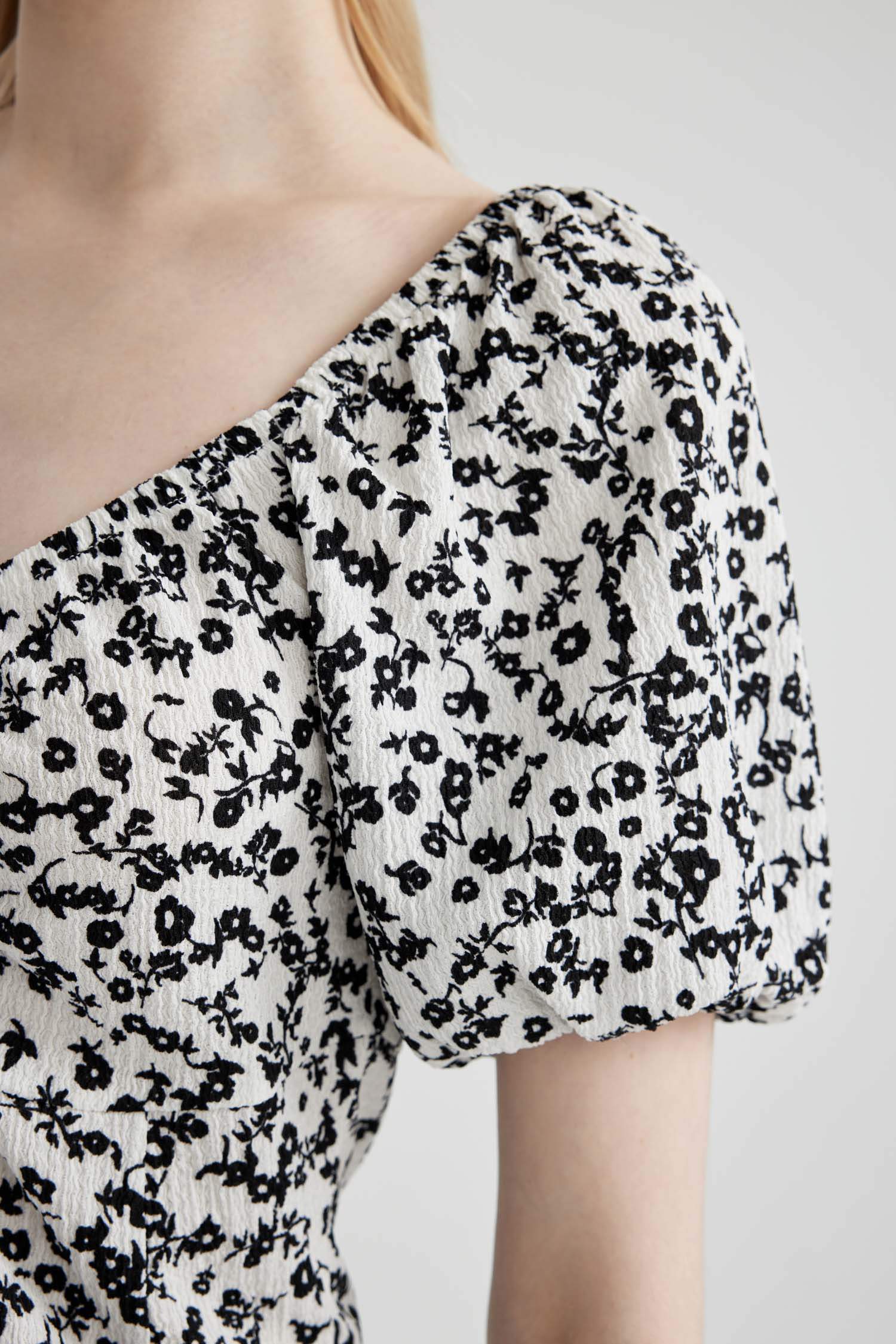 Coool a-сызықты гүлді жүрек жағасы қысқа жеңді Қысқа жеңді трикотаж көйлек