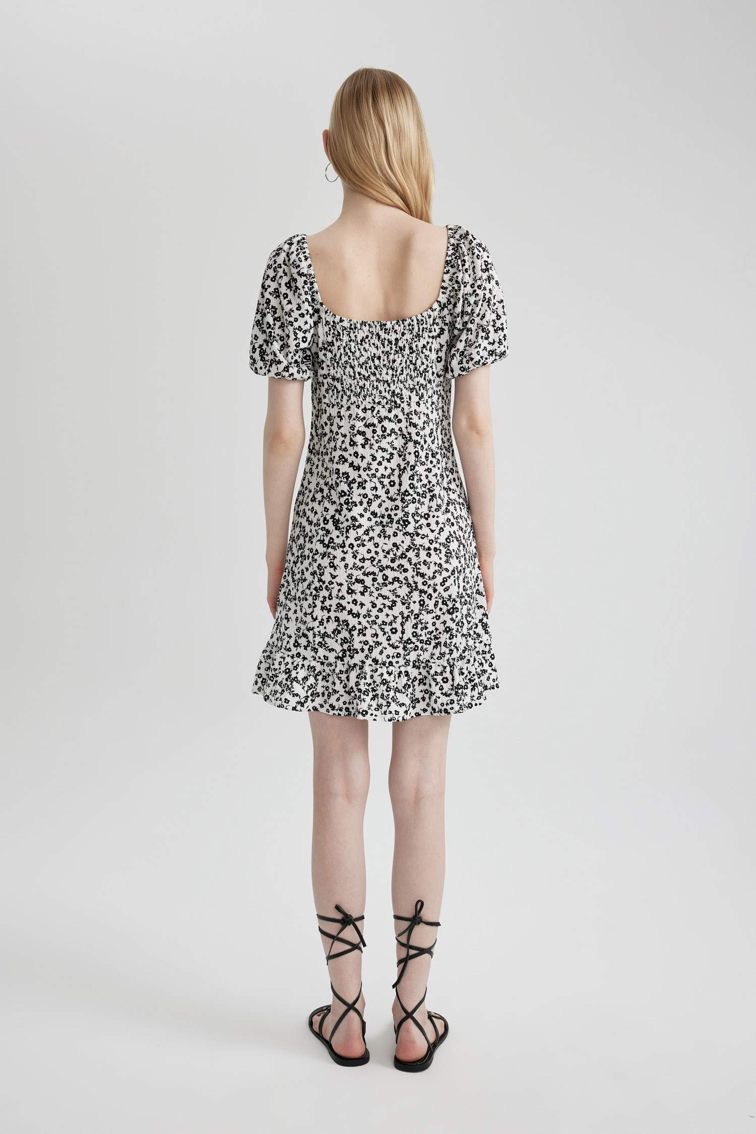 Coool a-сызықты гүлді жүрек жағасы қысқа жеңді Қысқа жеңді трикотаж көйлек