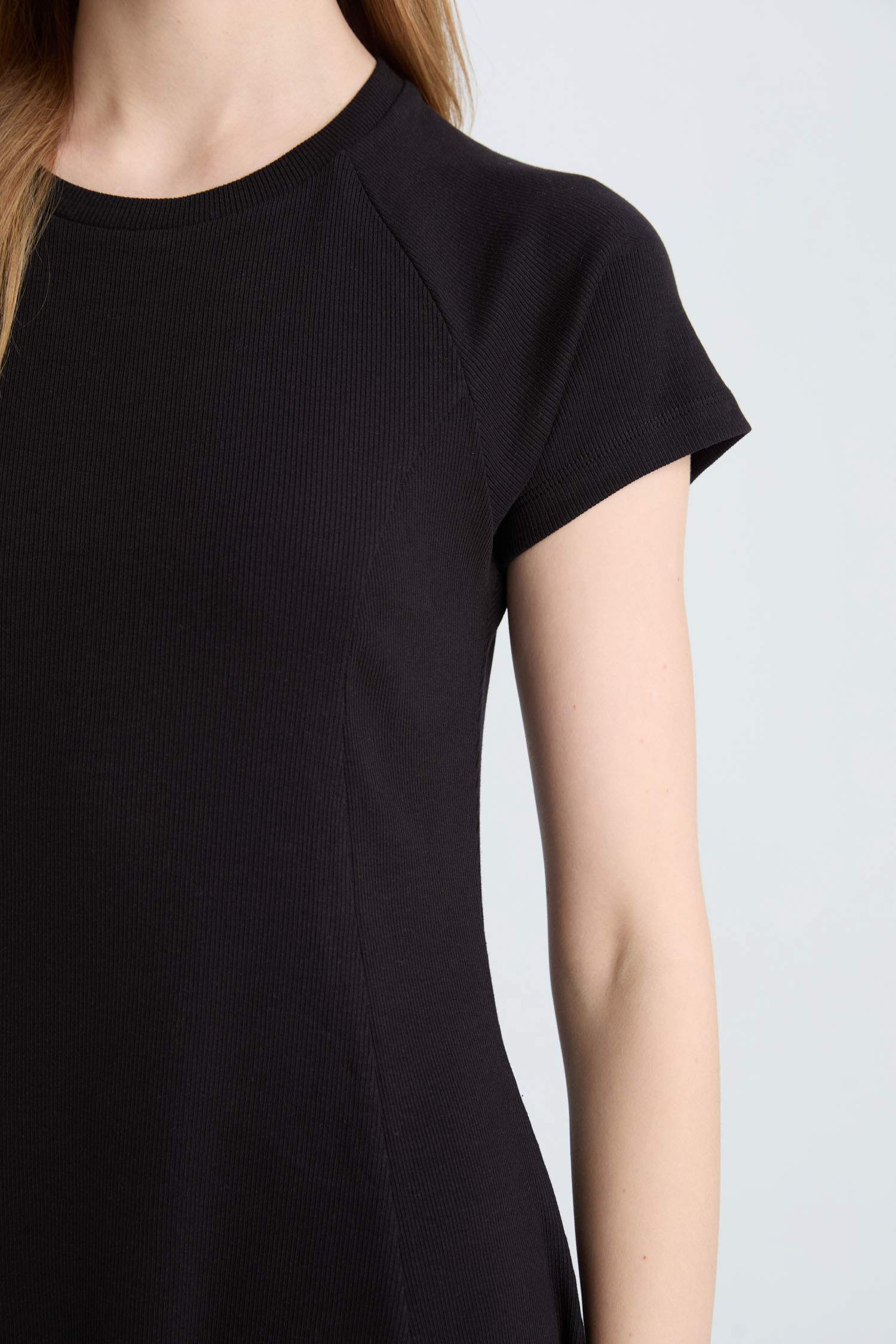 فستان قصير نص ردن مضلع بياخة مستديرة