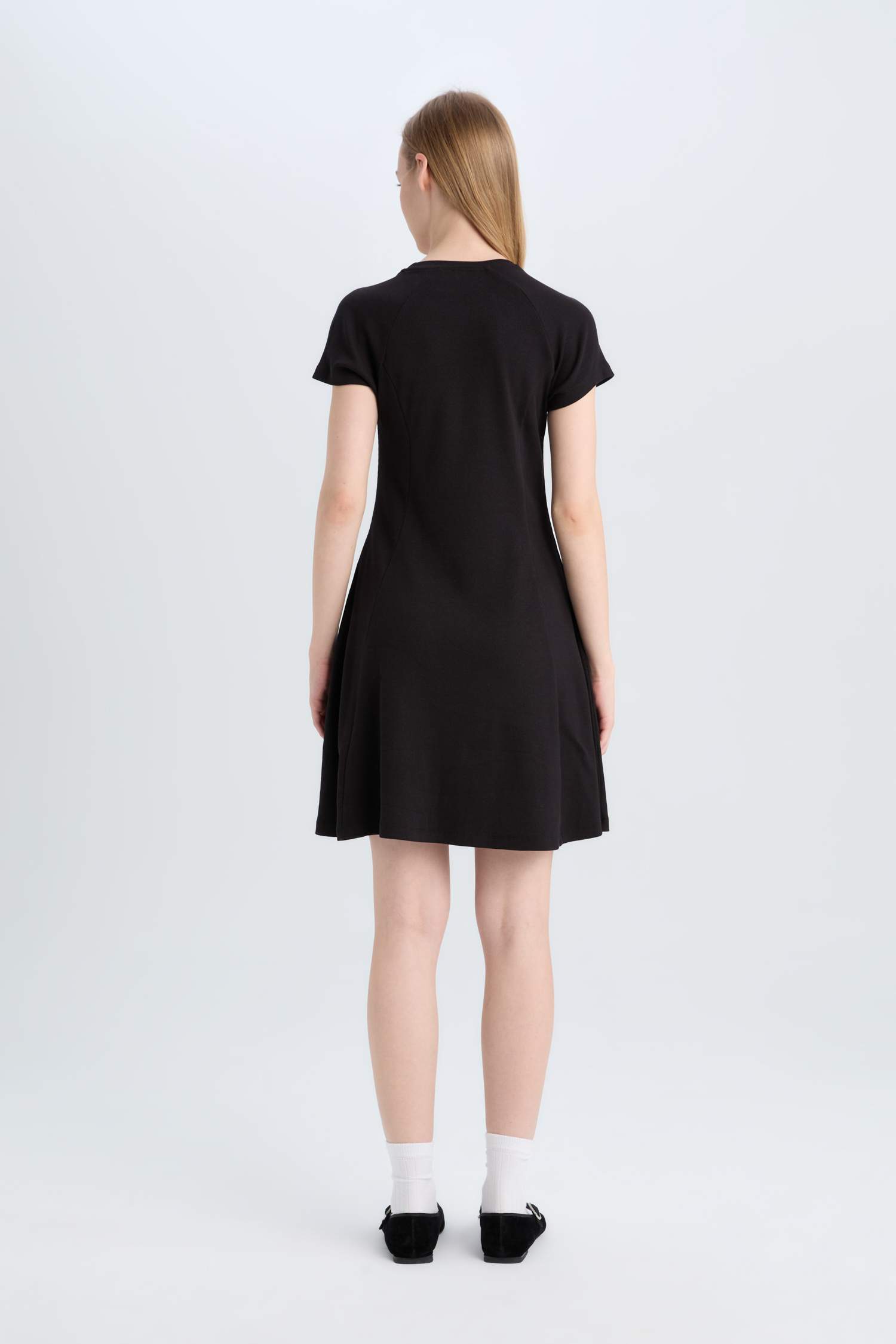 فستان قصير نص ردن مضلع بياخة مستديرة