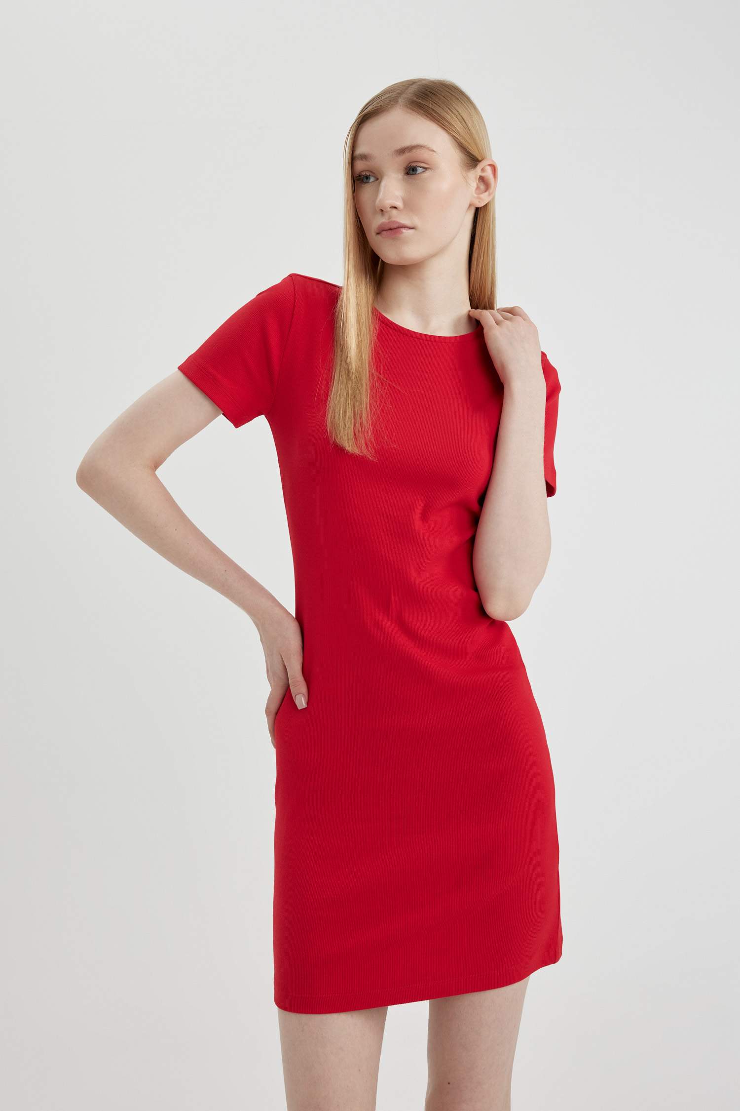 فستان قصير نص كم مضلع بوديكون