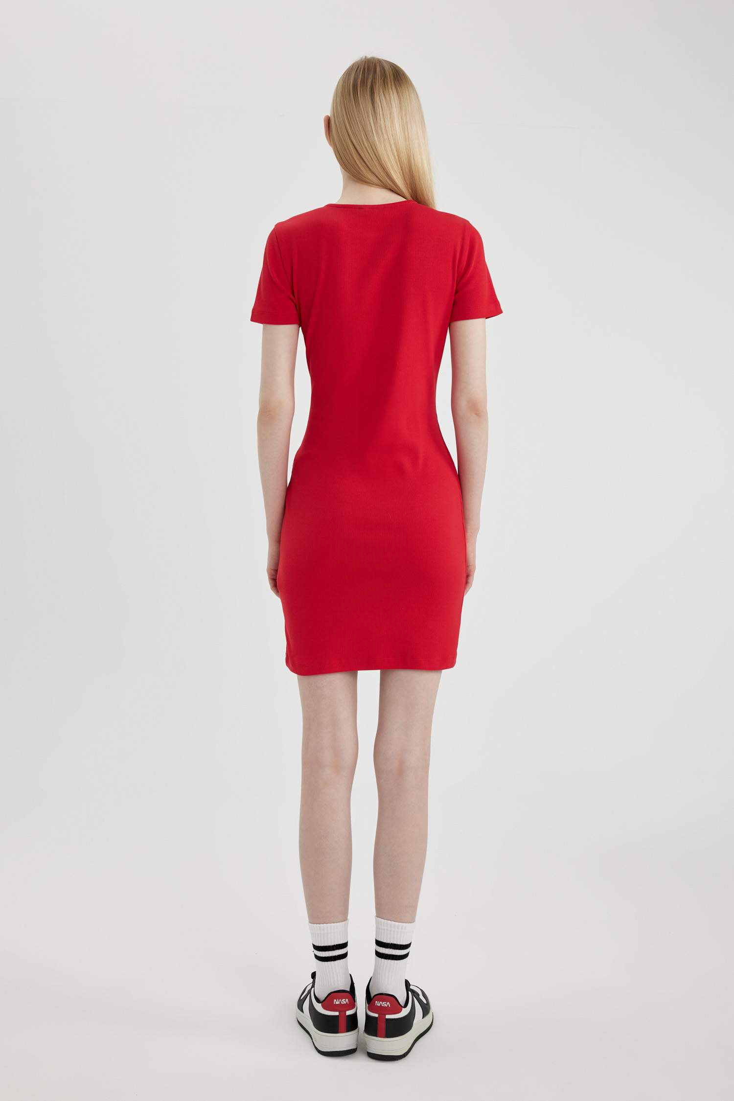 فستان قصير نص كم مضلع بوديكون