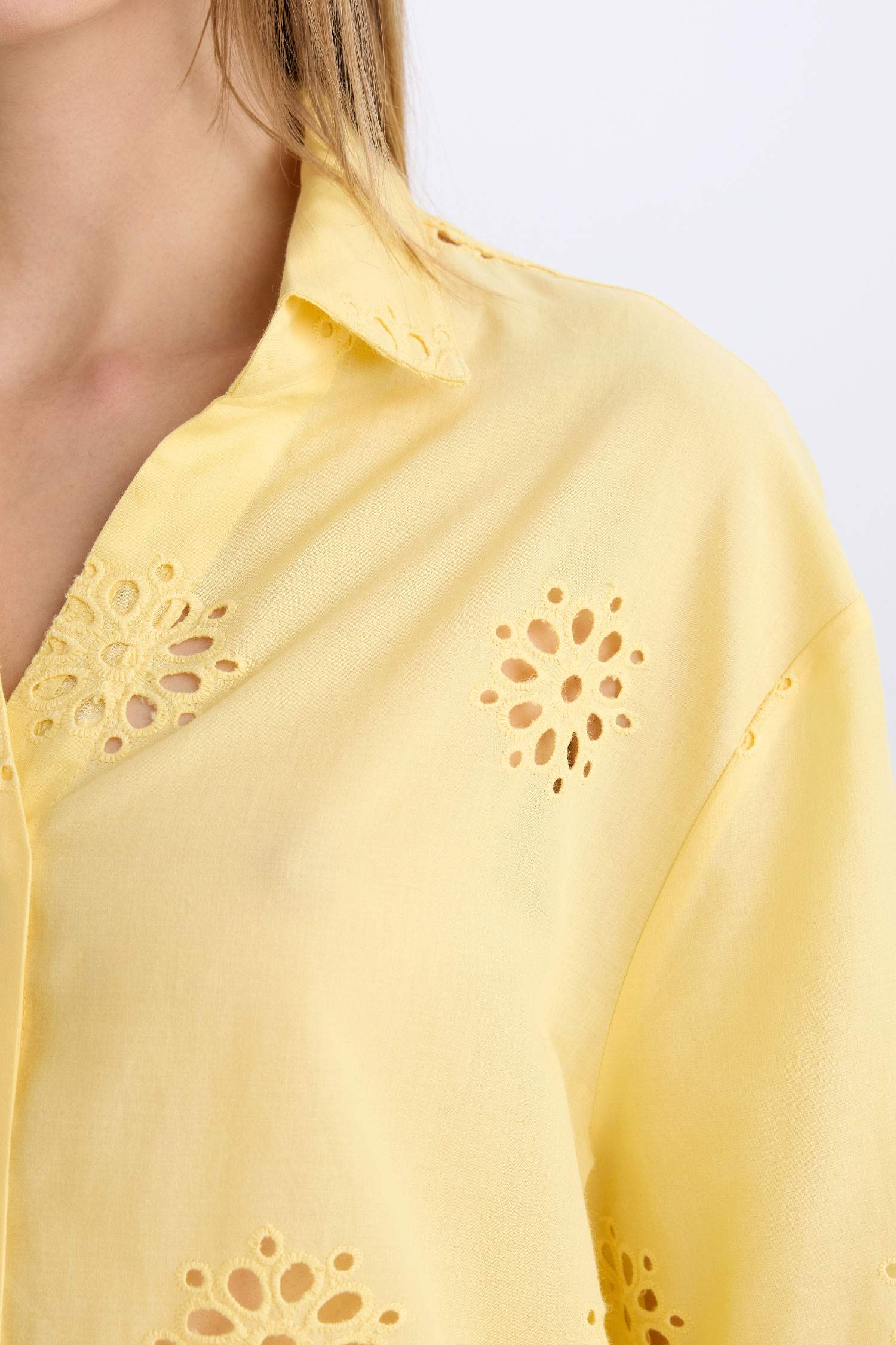 Рубашка оверсайз с длинными рукавами и воротником пиджачного типа с вышивкой