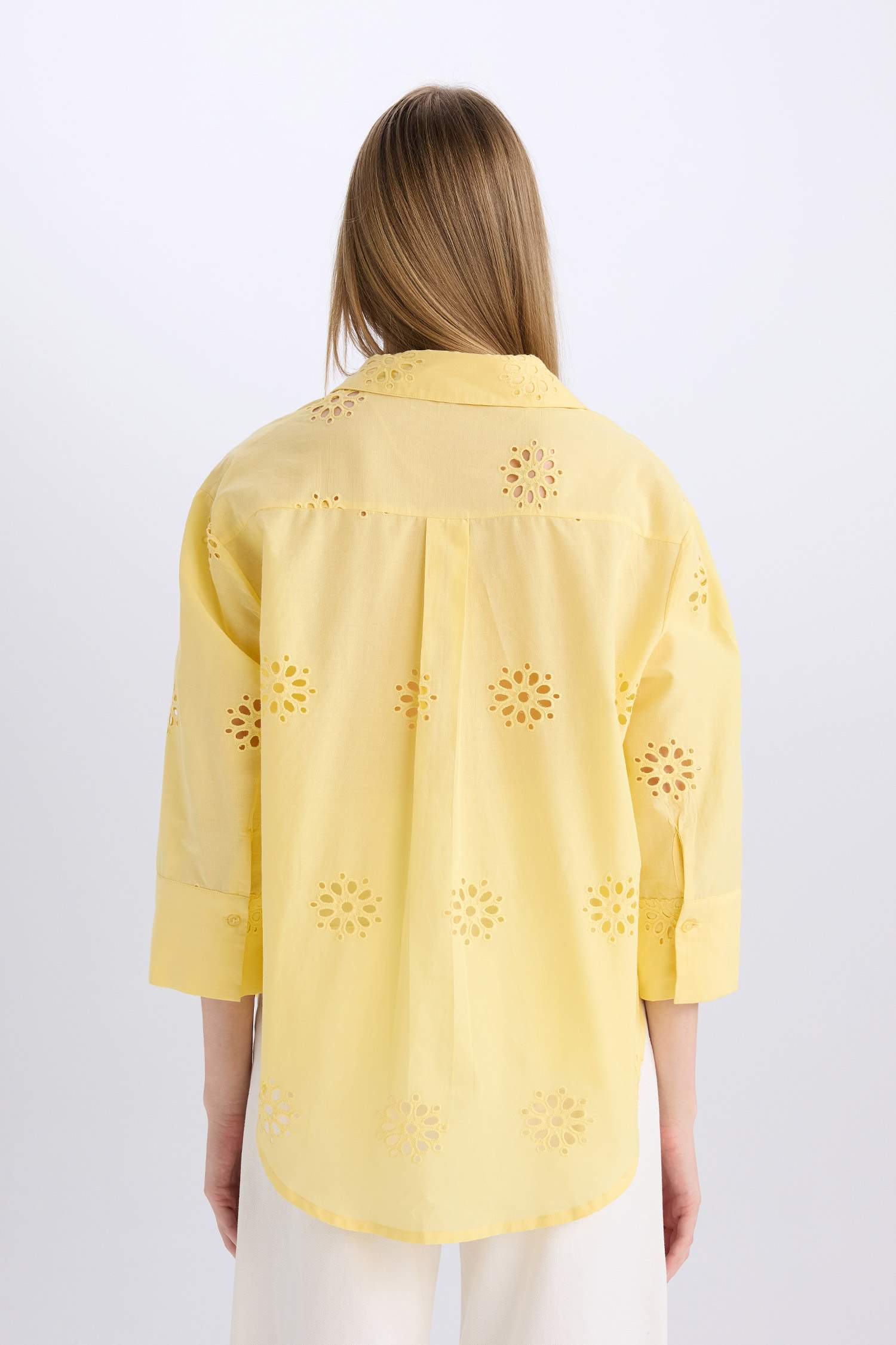 Рубашка оверсайз с длинными рукавами и воротником пиджачного типа с вышивкой