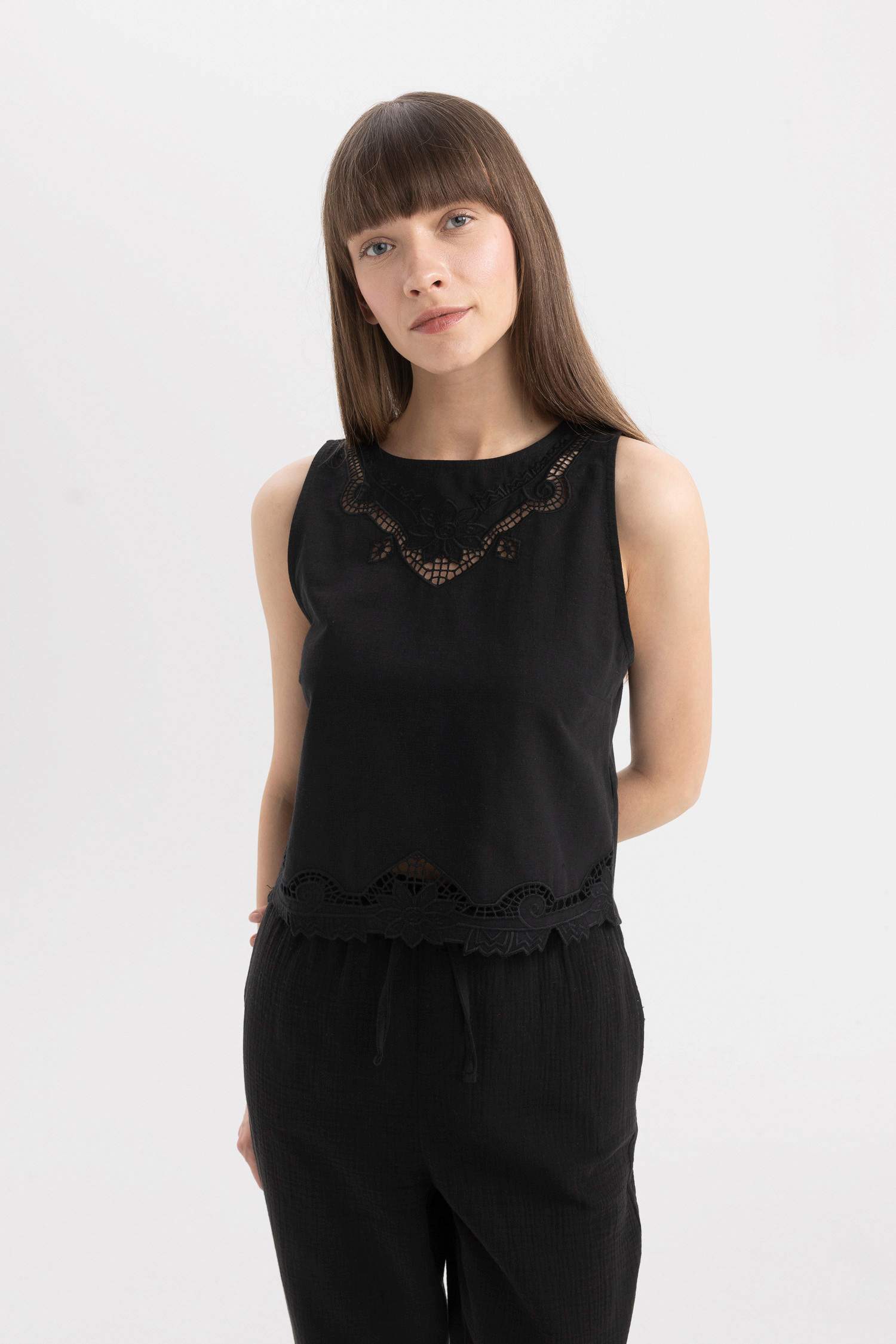 Regular Fit Round Neck Linen Blend Sleeveless Blouse