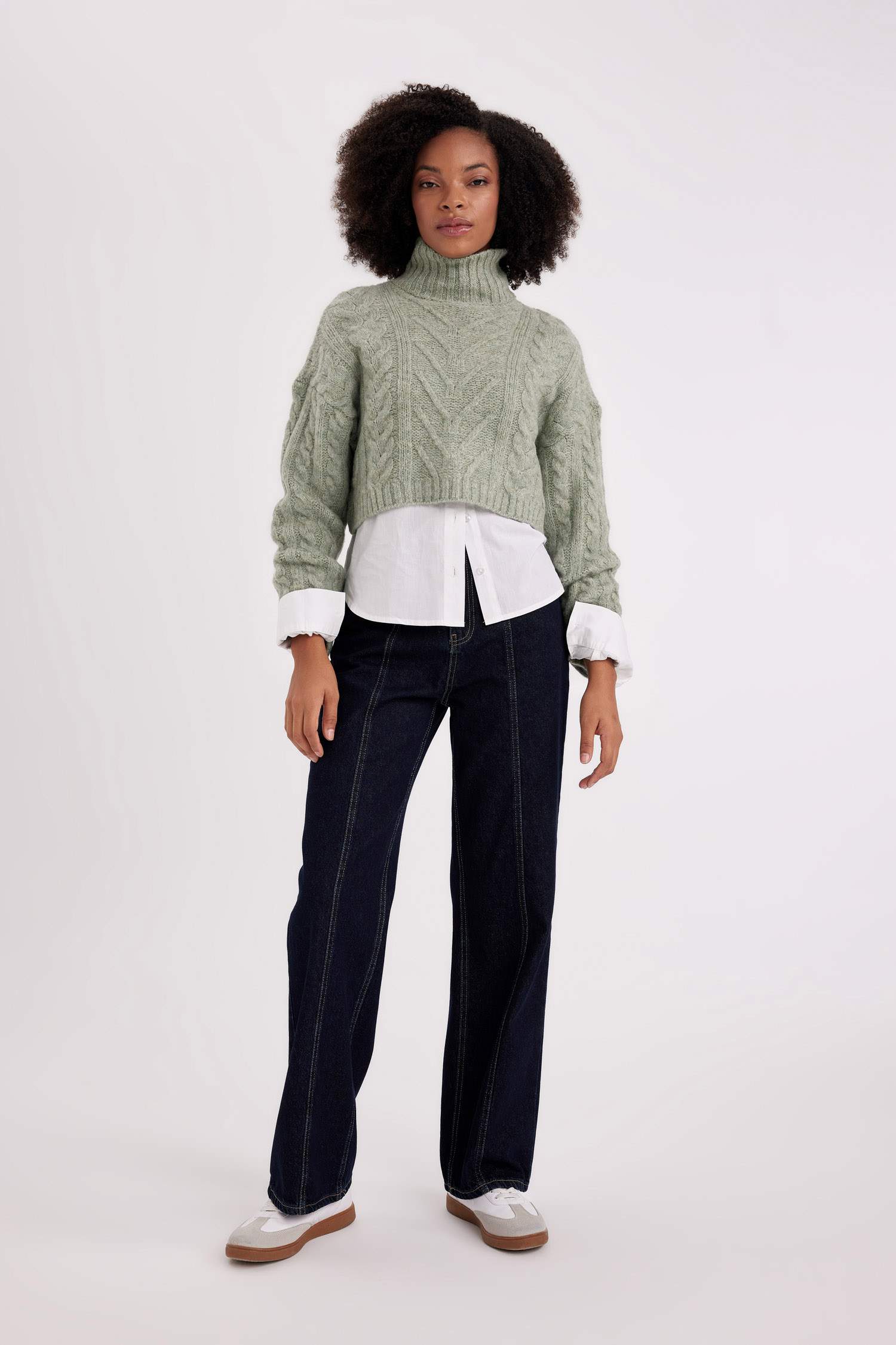 Трикотажный свитер с воротником под горло