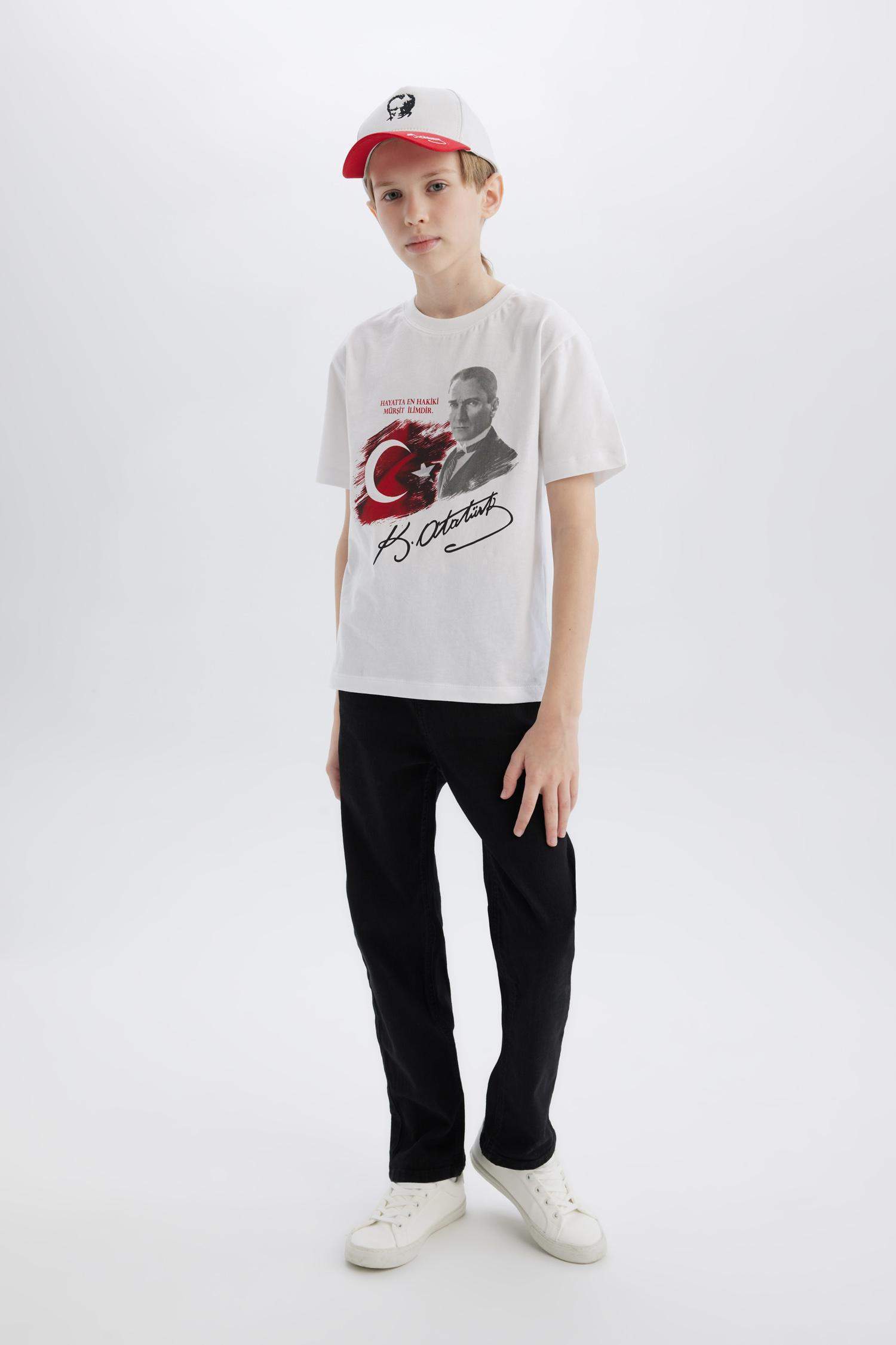 Boy Straight Fit Standard Leg Jeans