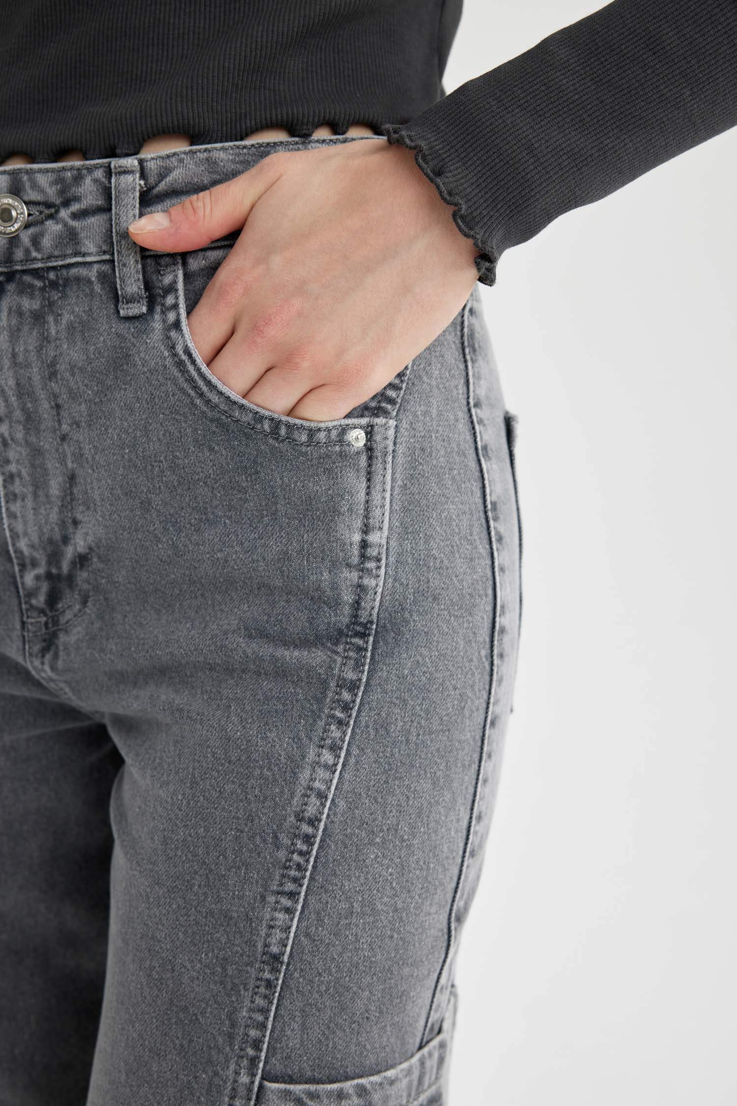 بنطرون جينز كارجو ولادي برجل واسع وخصر عالي