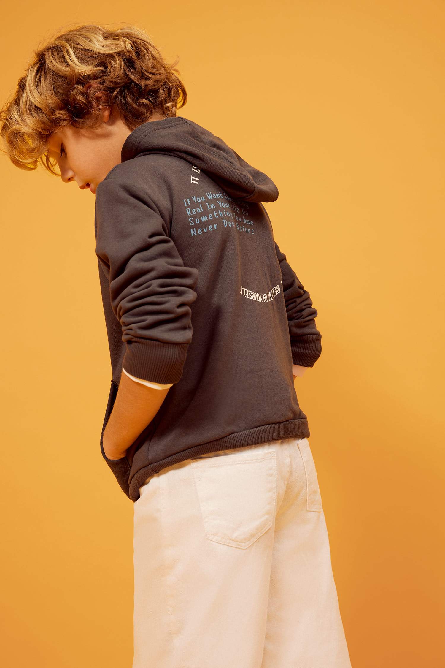 Свитшот с капюшоном стандартного кроя для мальчиков