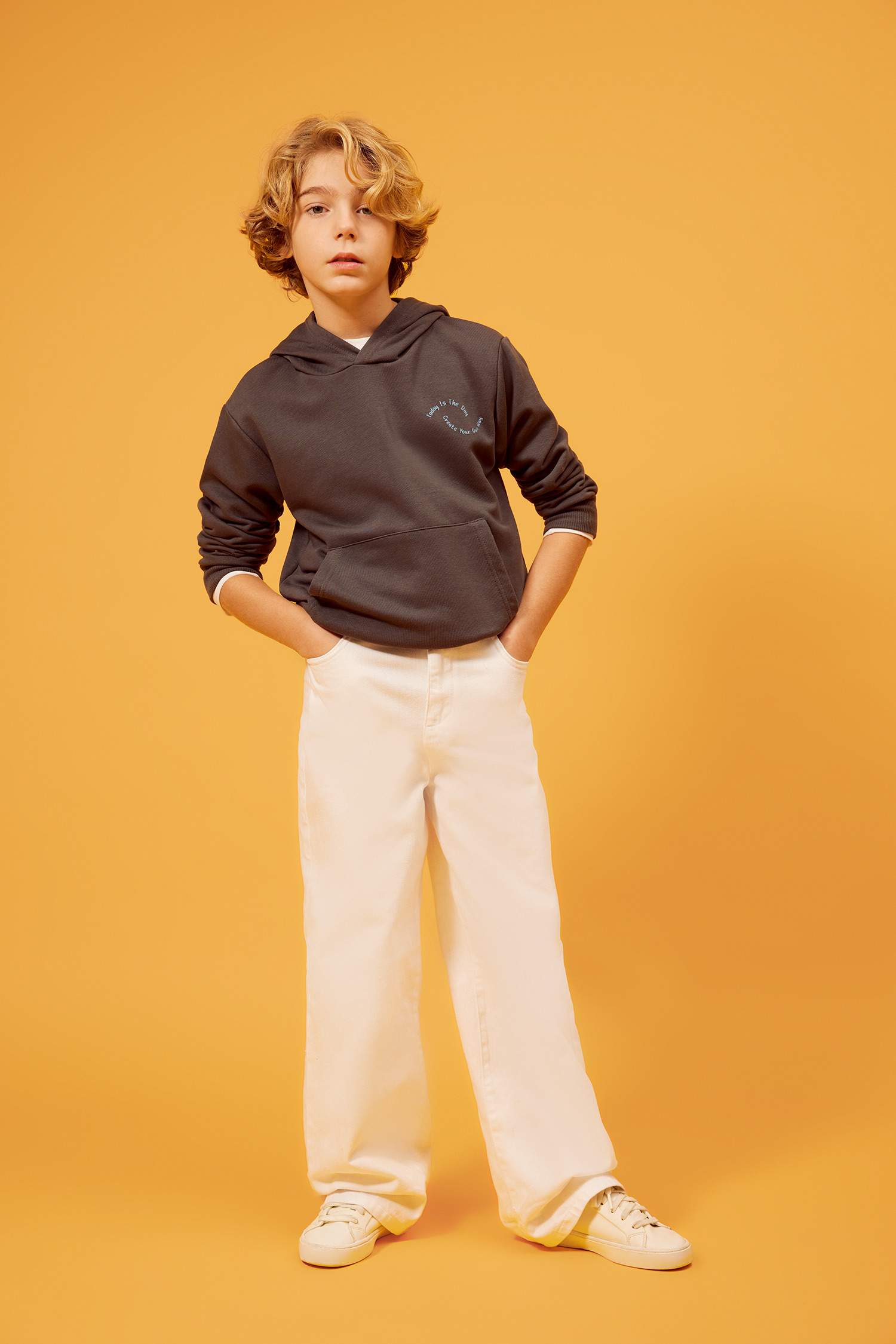 Свитшот с капюшоном стандартного кроя для мальчиков