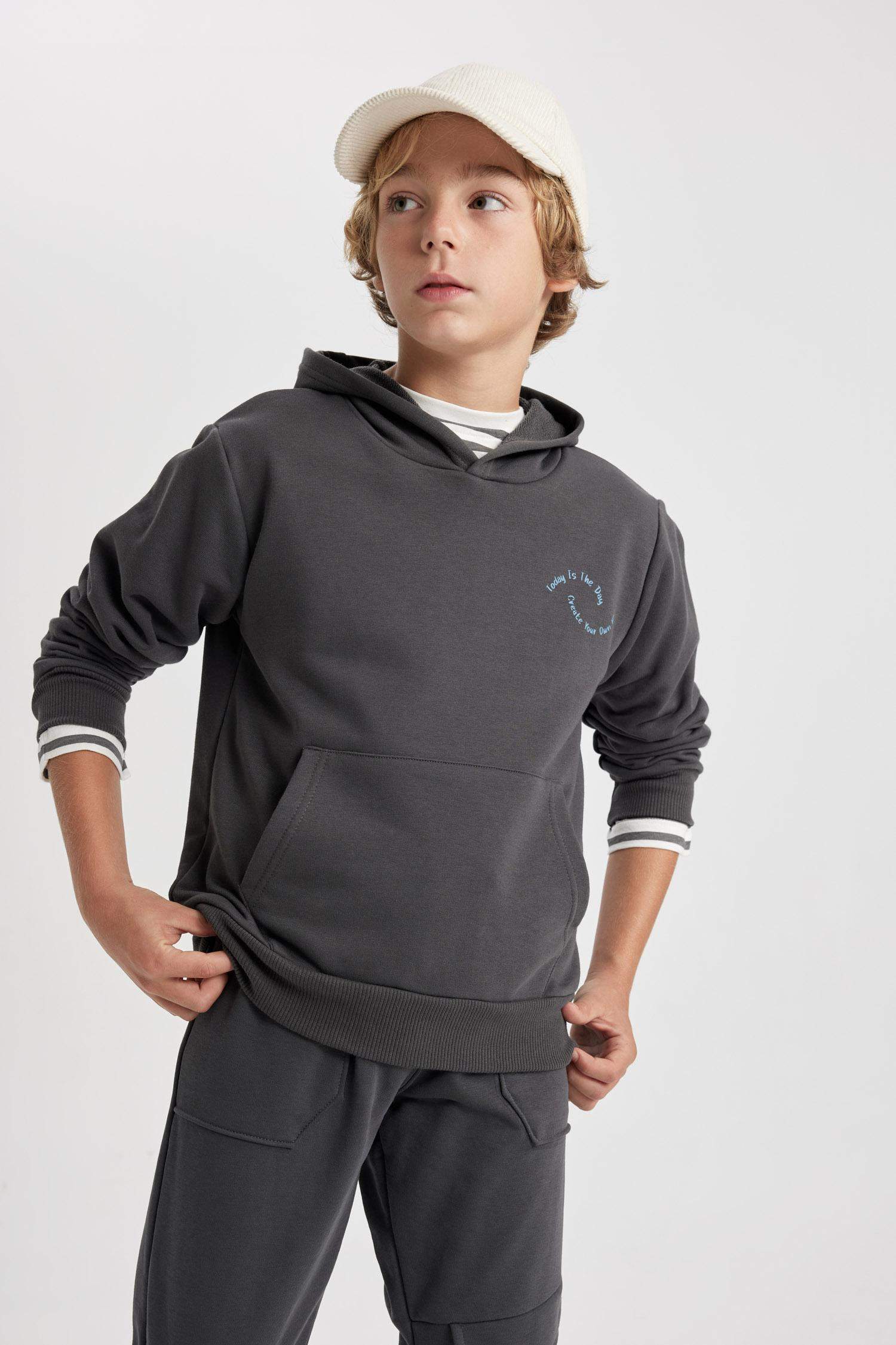 Свитшот с капюшоном стандартного кроя для мальчиков