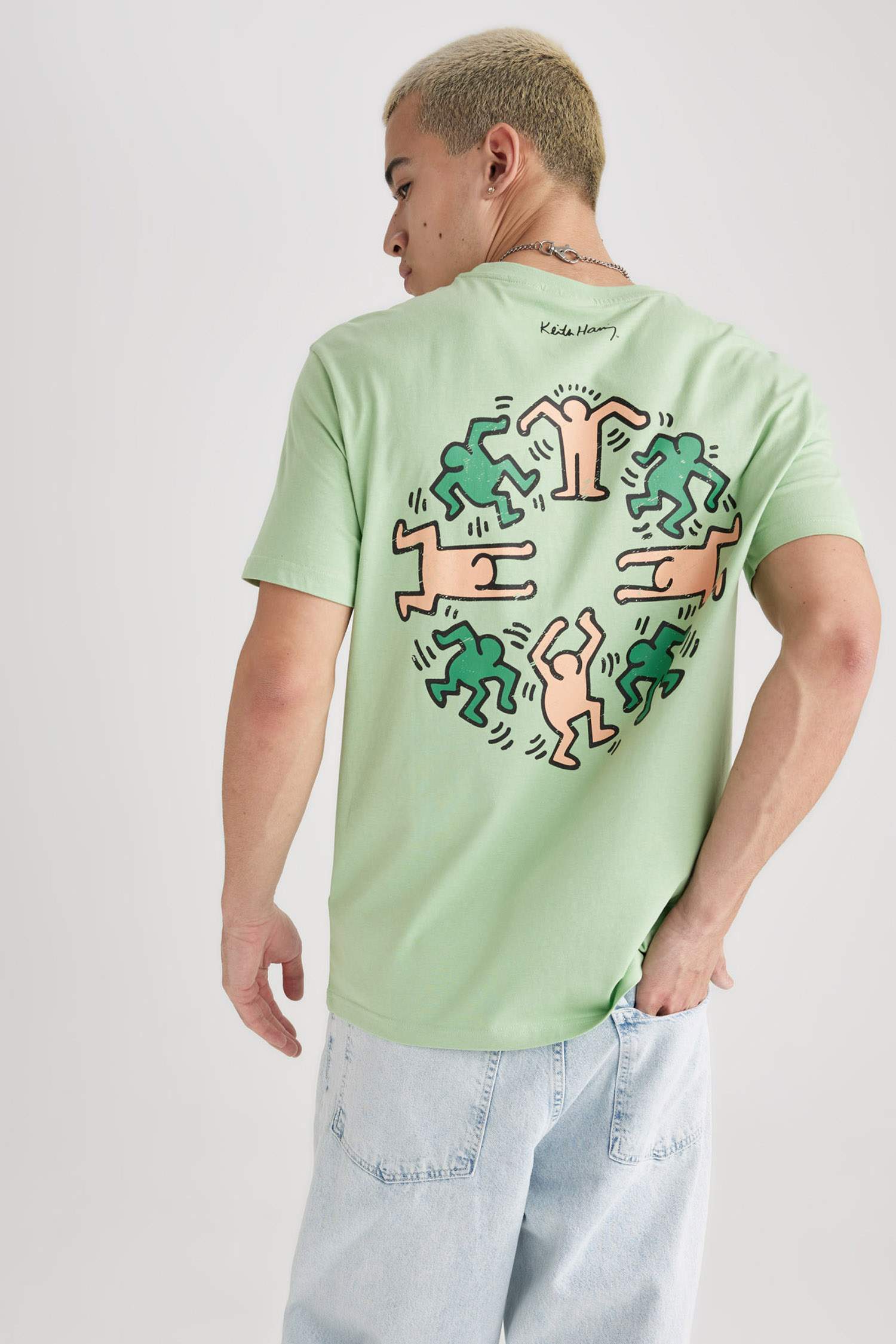 تيشيرت قصة عادية مطبوع برقبة مستديرة من كيث هارينغ