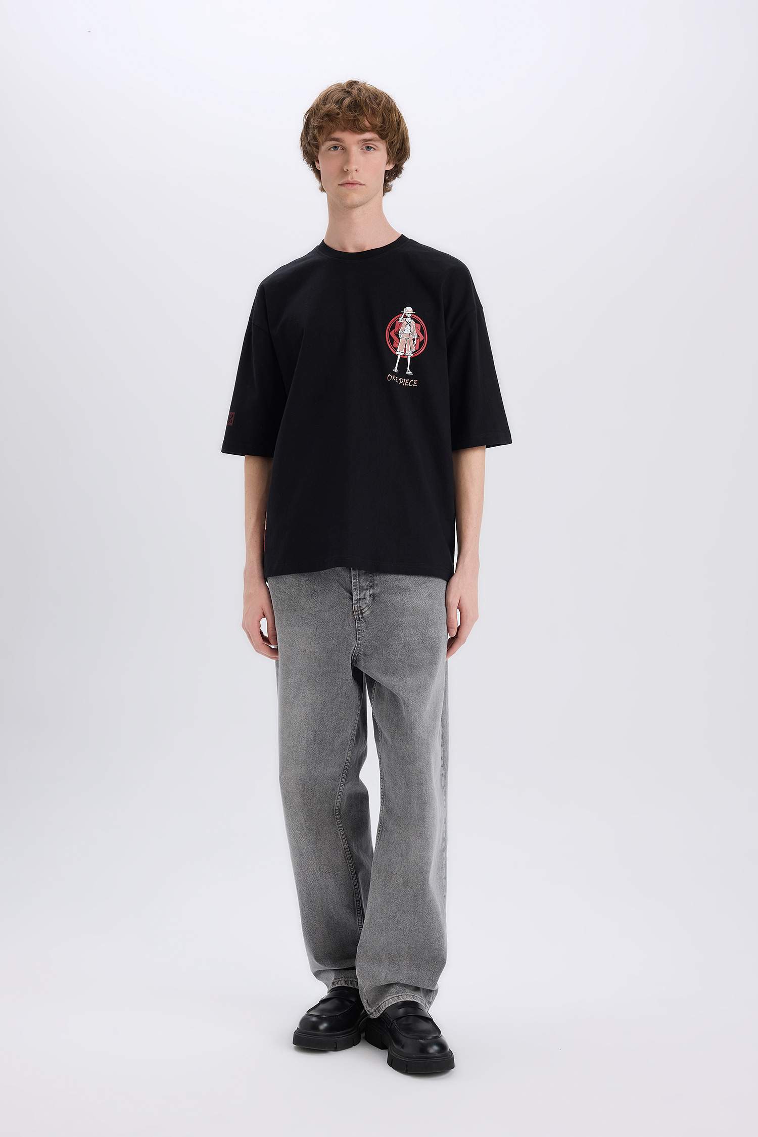 تيشيرت نص كم قصة فضفاضة مطبوع من ون بيس