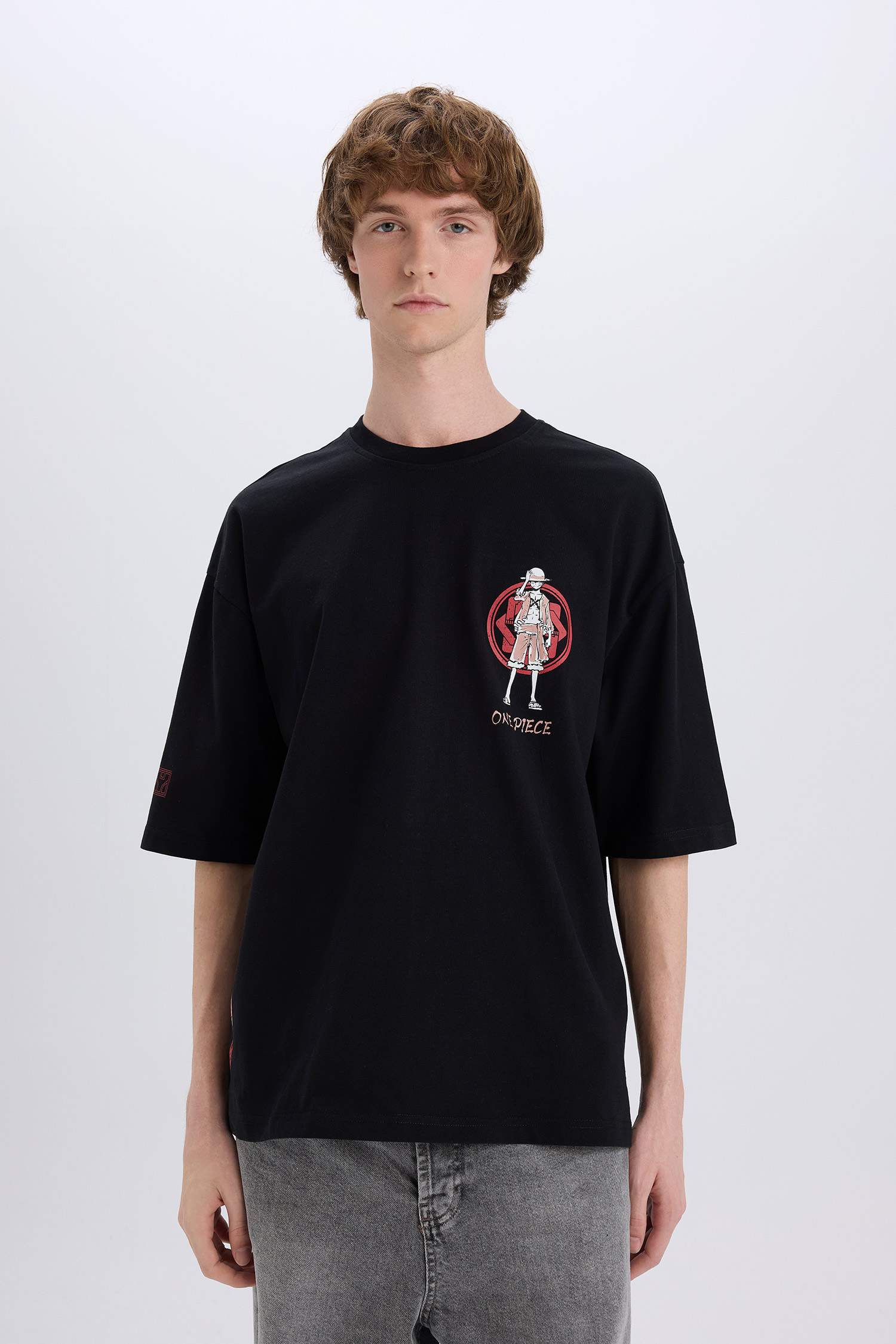 تيشيرت نص كم قصة فضفاضة مطبوع من ون بيس