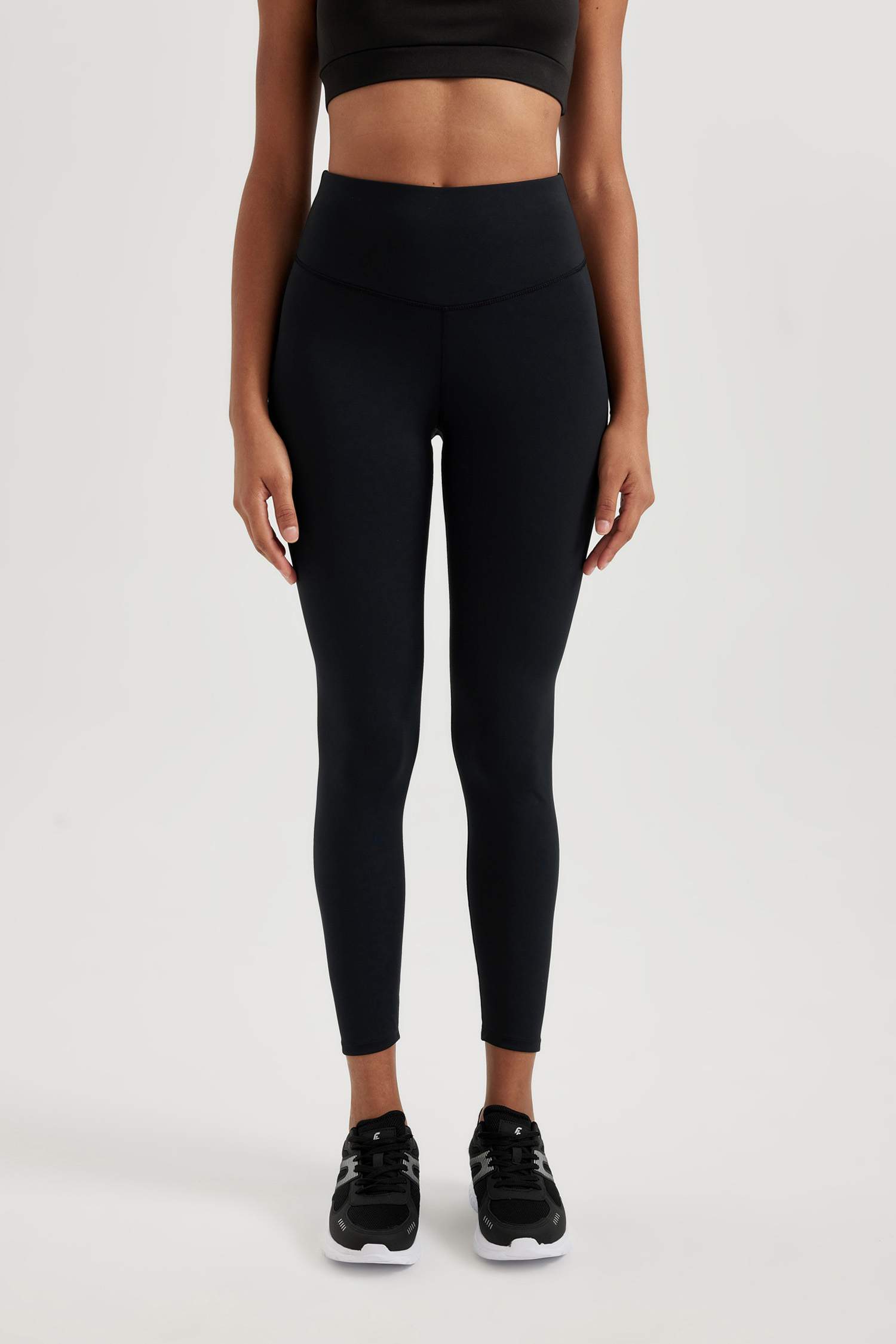 لجينج رياضي بريميوم محبوك بطبعة شعار من DeFactoFit