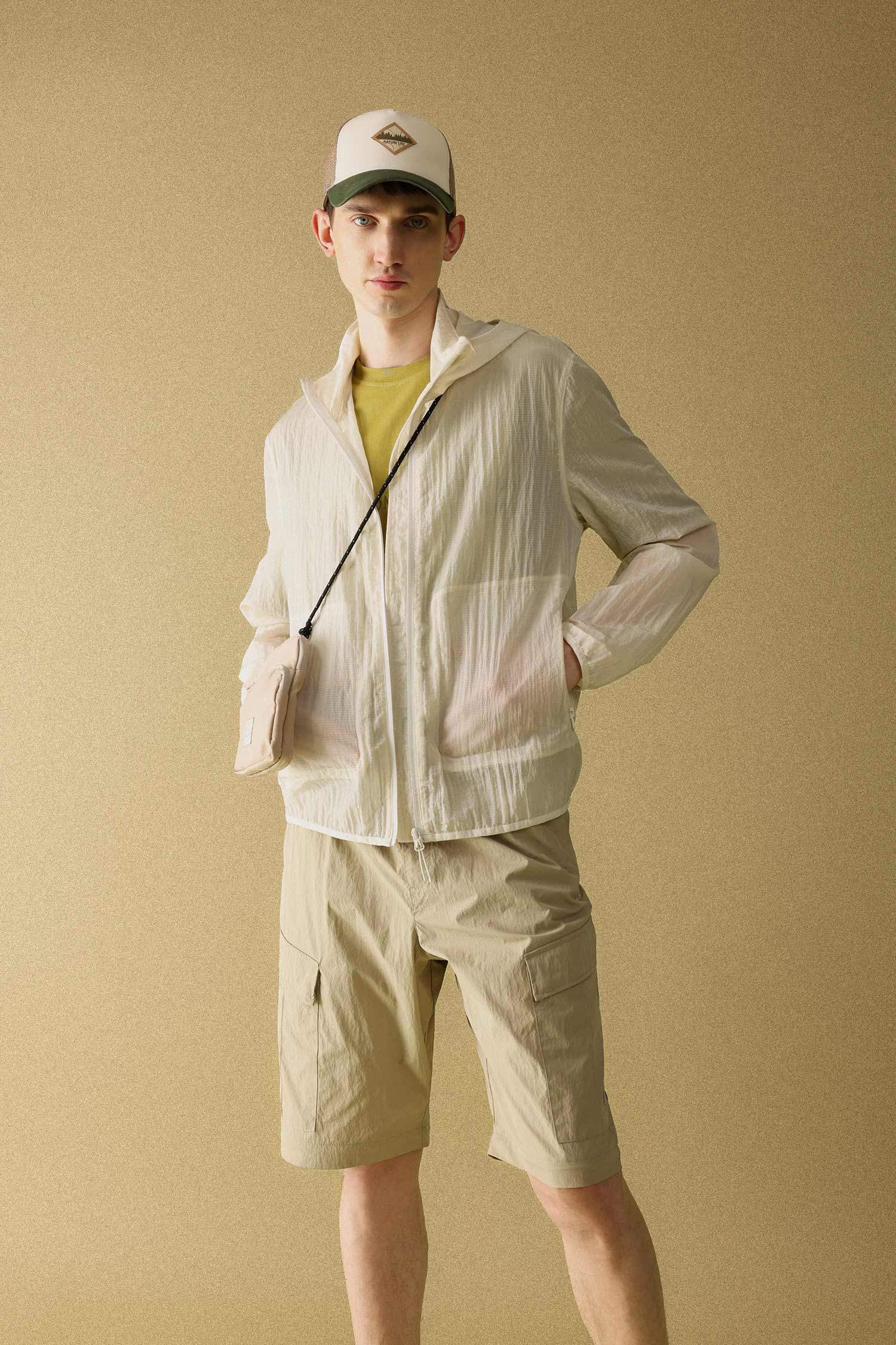 جاكيت مطر قصة عادية وغطاء للرأس