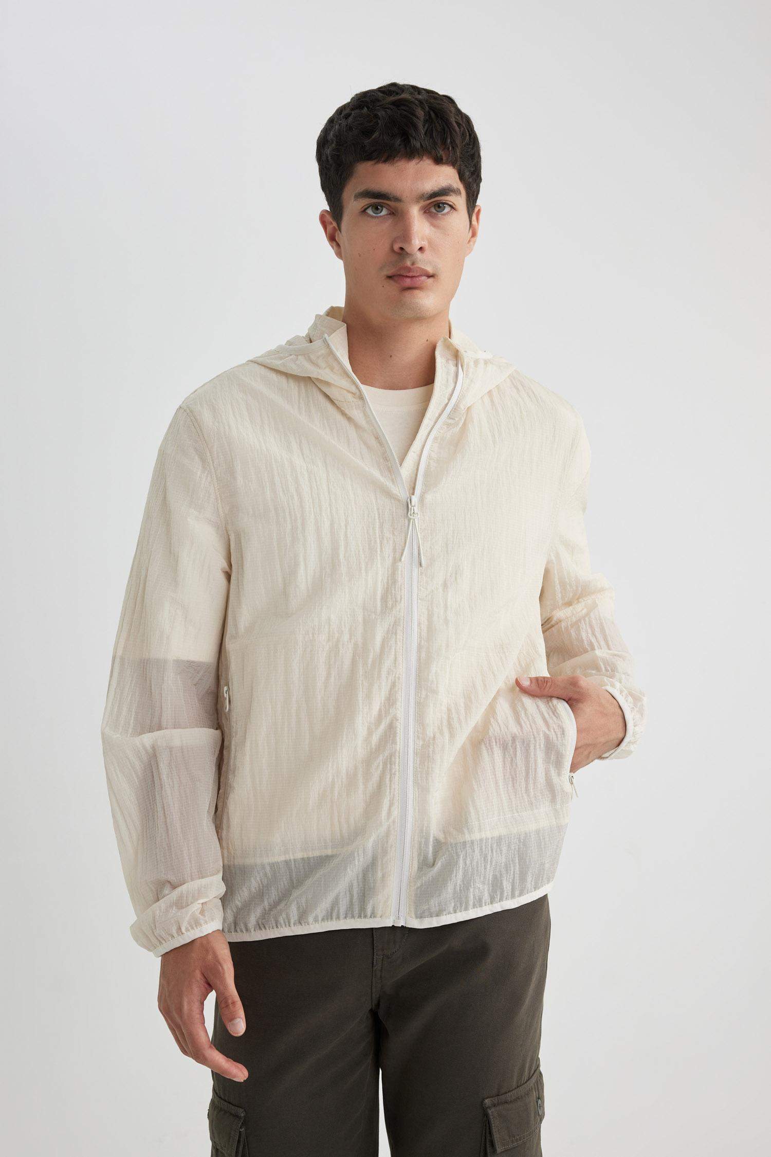 جاكيت مطر قصة عادية وغطاء للرأس