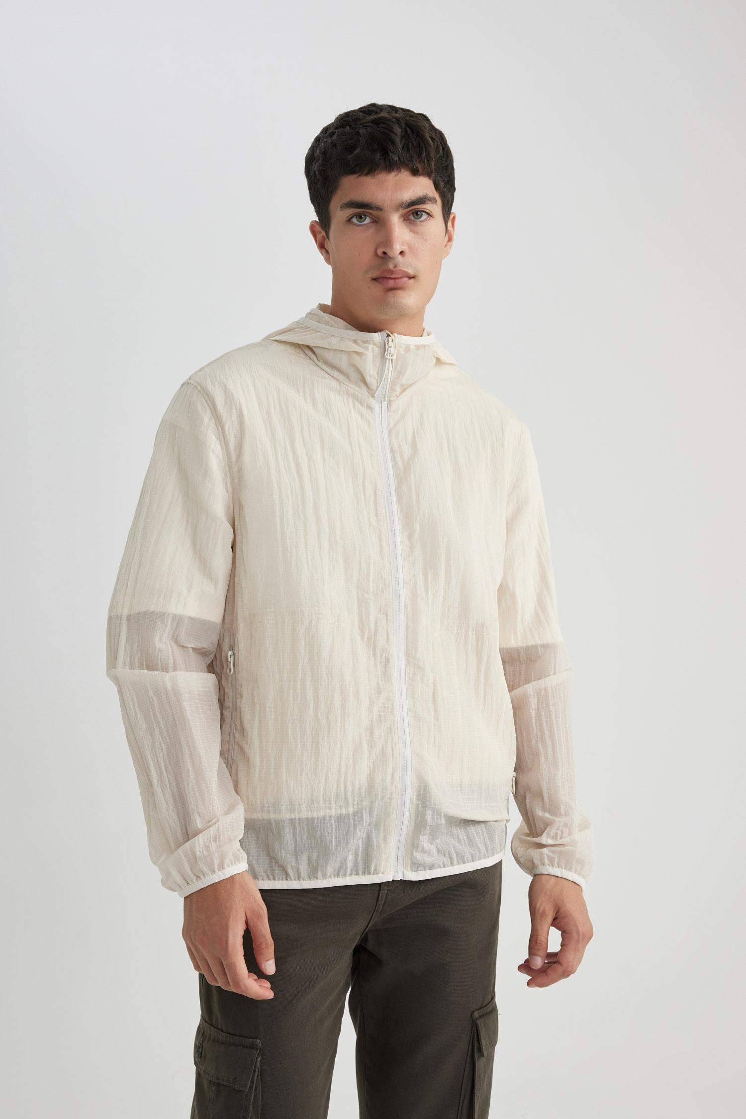 جاكيت مطر قصة عادية وغطاء للرأس