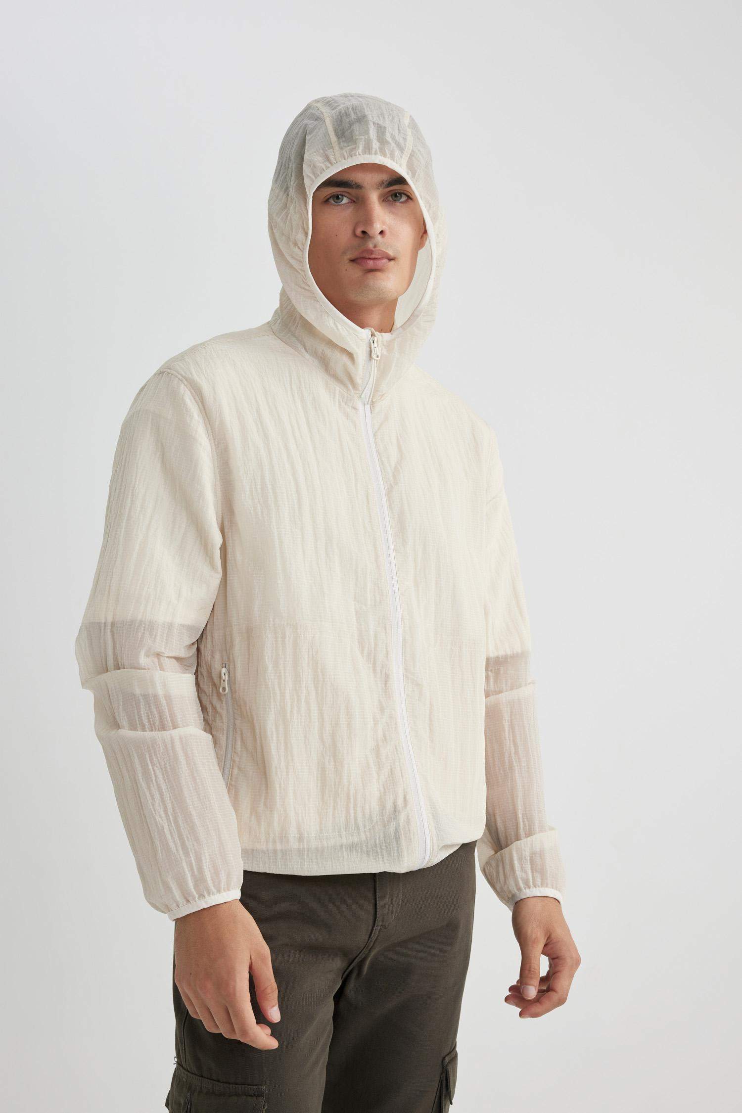 جاكيت مطر قصة عادية وغطاء للرأس