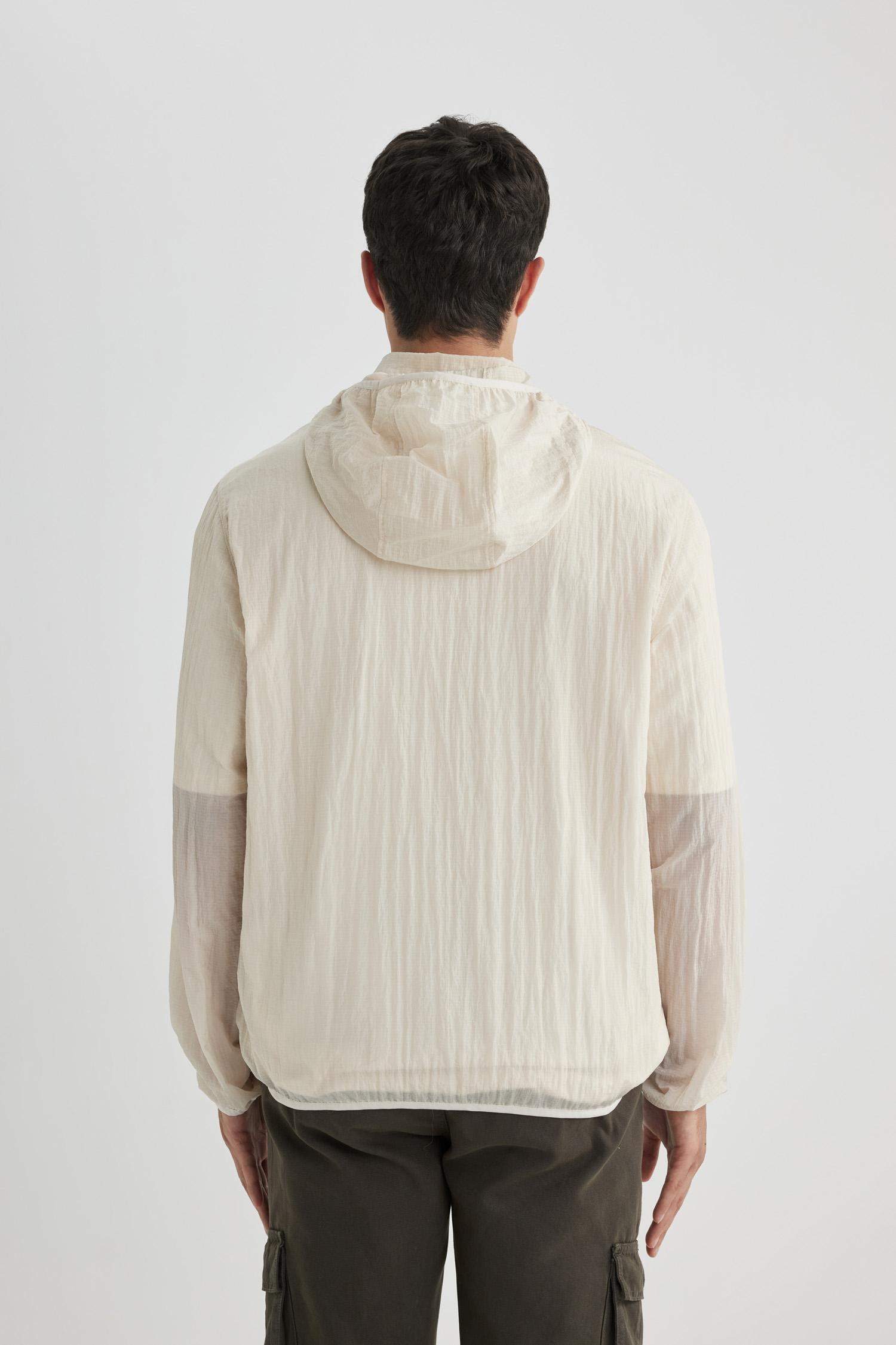 جاكيت مطر قصة عادية وغطاء للرأس