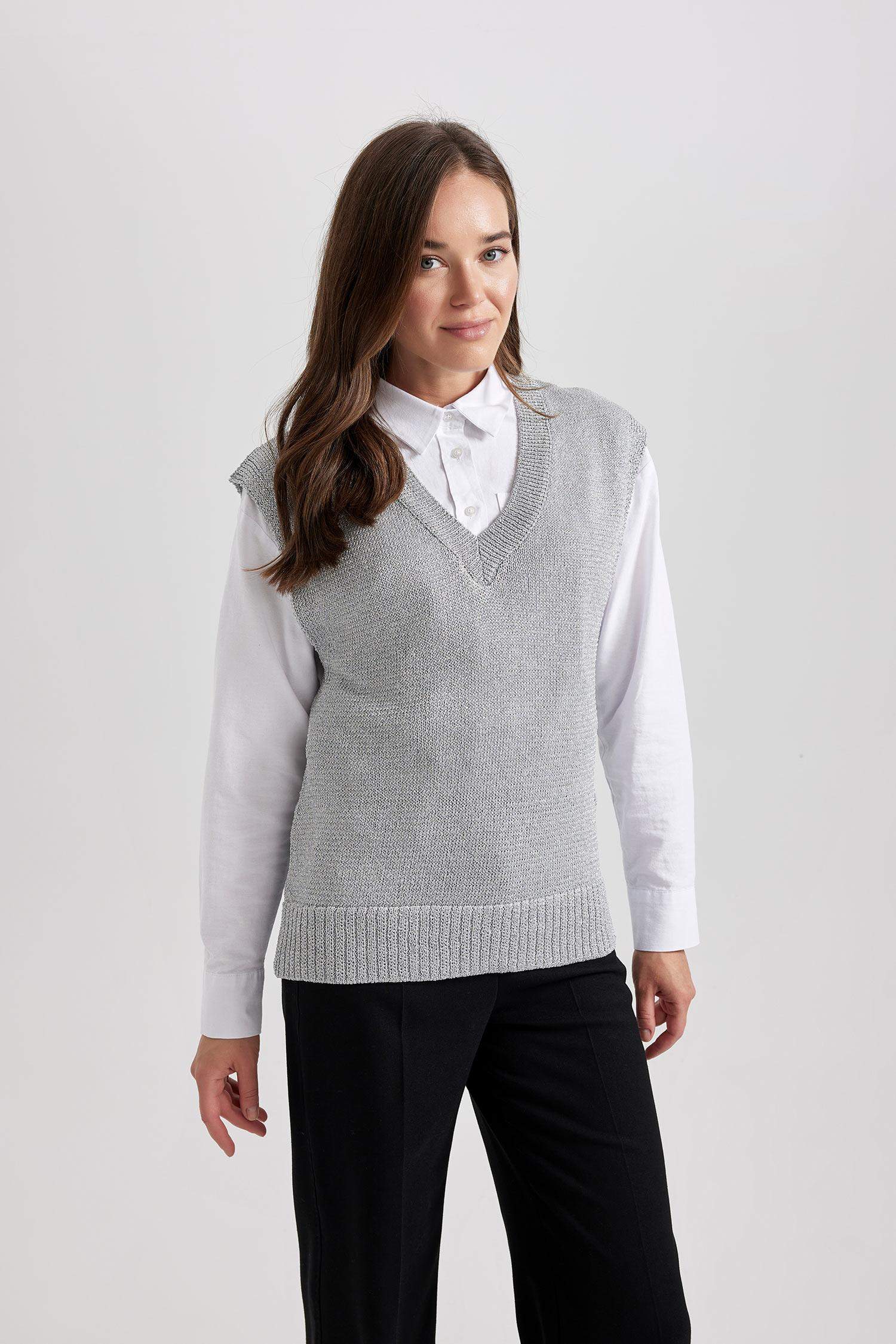 Regular Fit V-Neck Vest