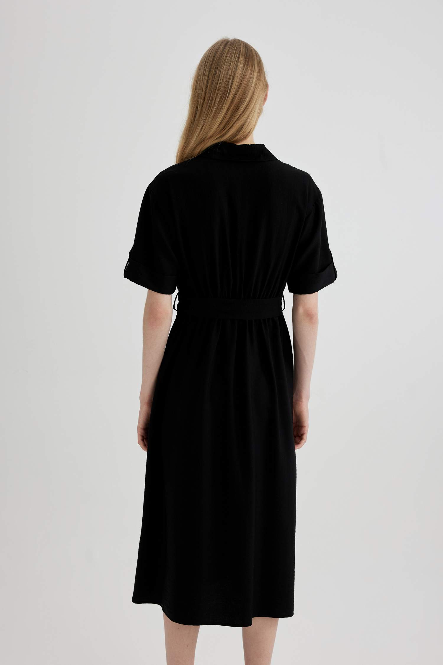 فستان ميدي نص كم بياقة قميص