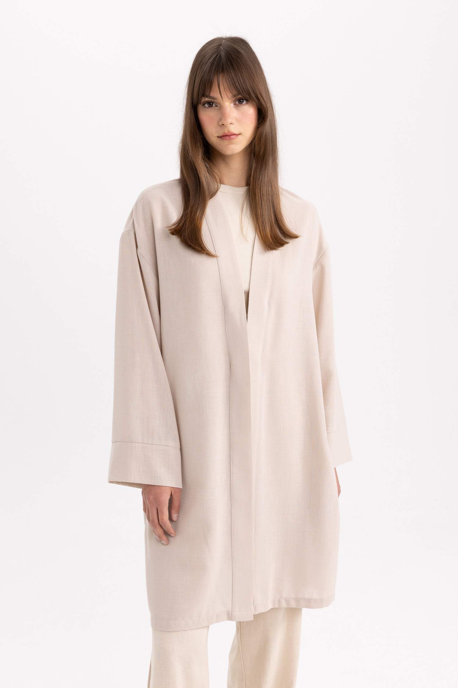 كيمونو ذو مظهر كتاني برقبة V